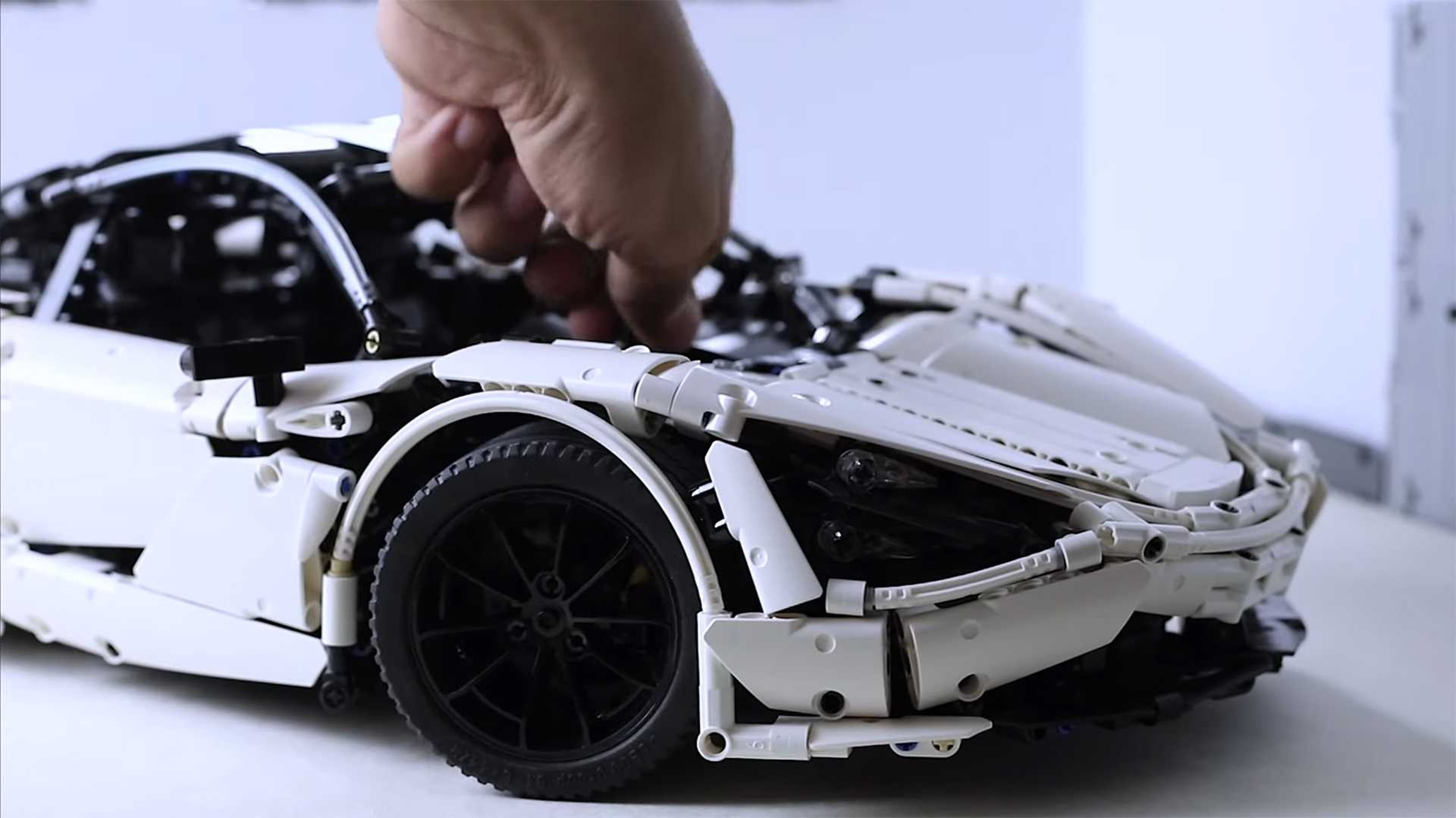 Construir este McLaren 720S personalizado de Lego llevó dos años