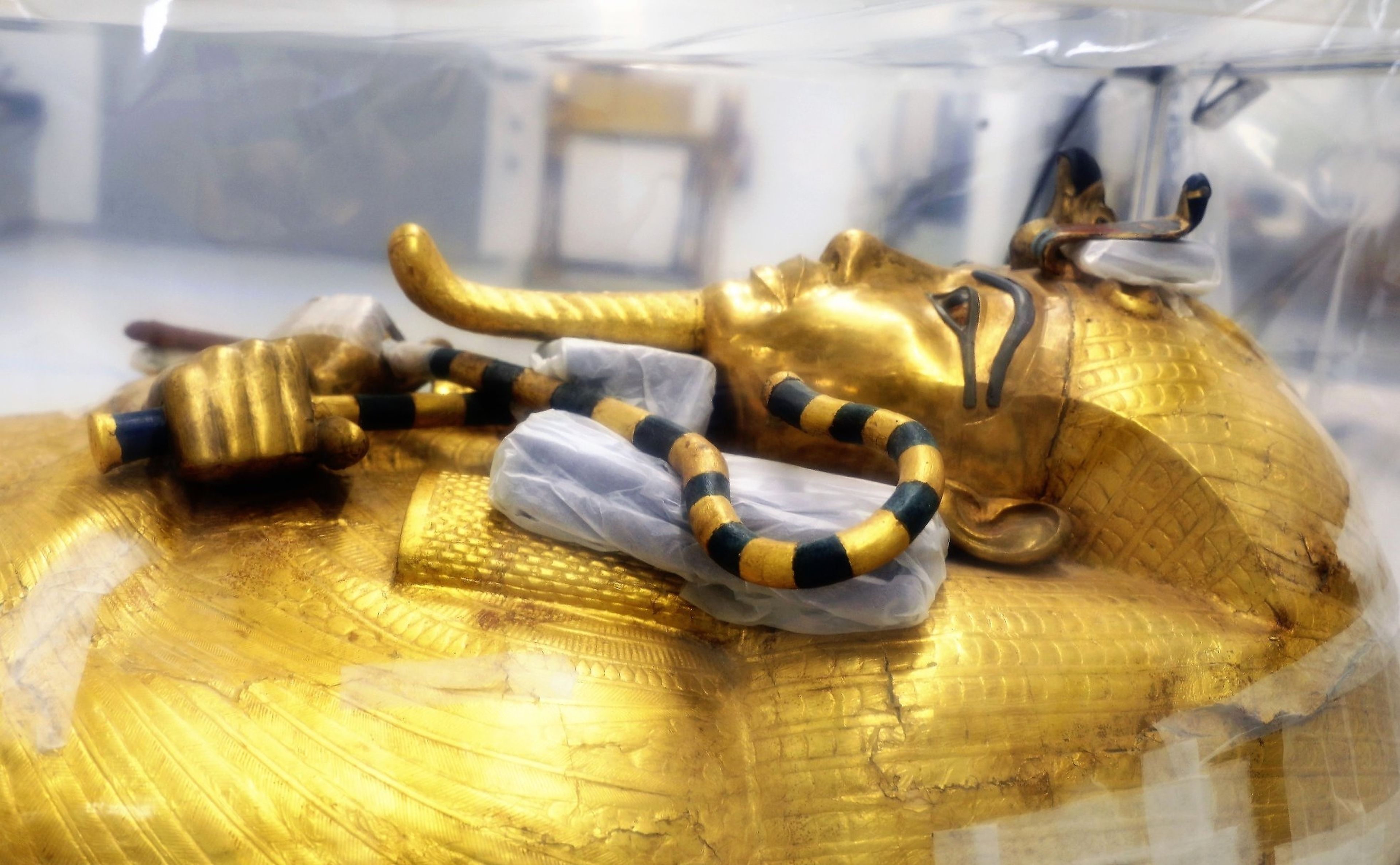 El sarcófago de Tutankamón sale por primera vez de su tumba en 3.300 años