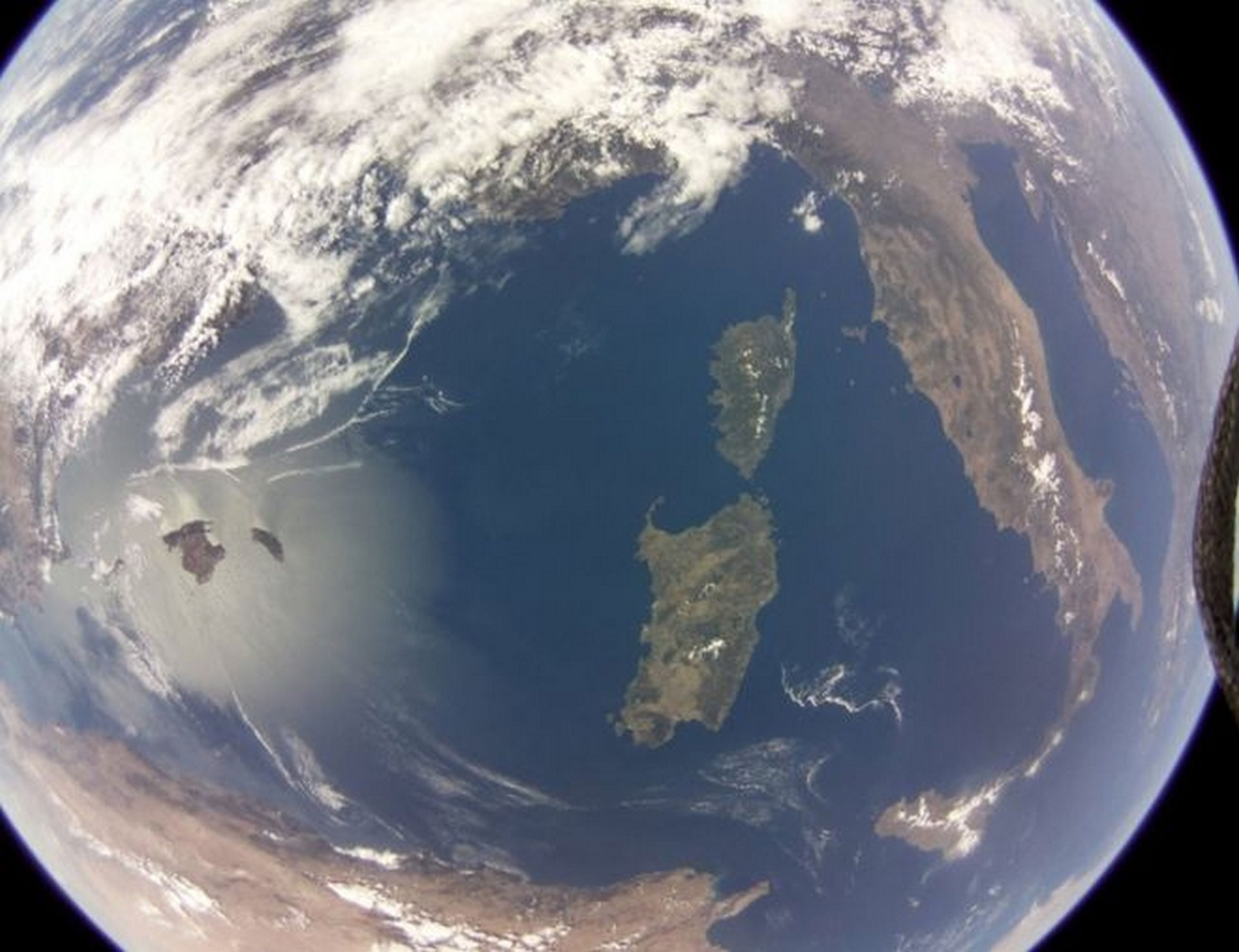Спутник фото в реальном времени. Съемки земли из космоса. Съемка земли со спутника. Космос земля Спутник. Реальная съёмка земли из космоса.