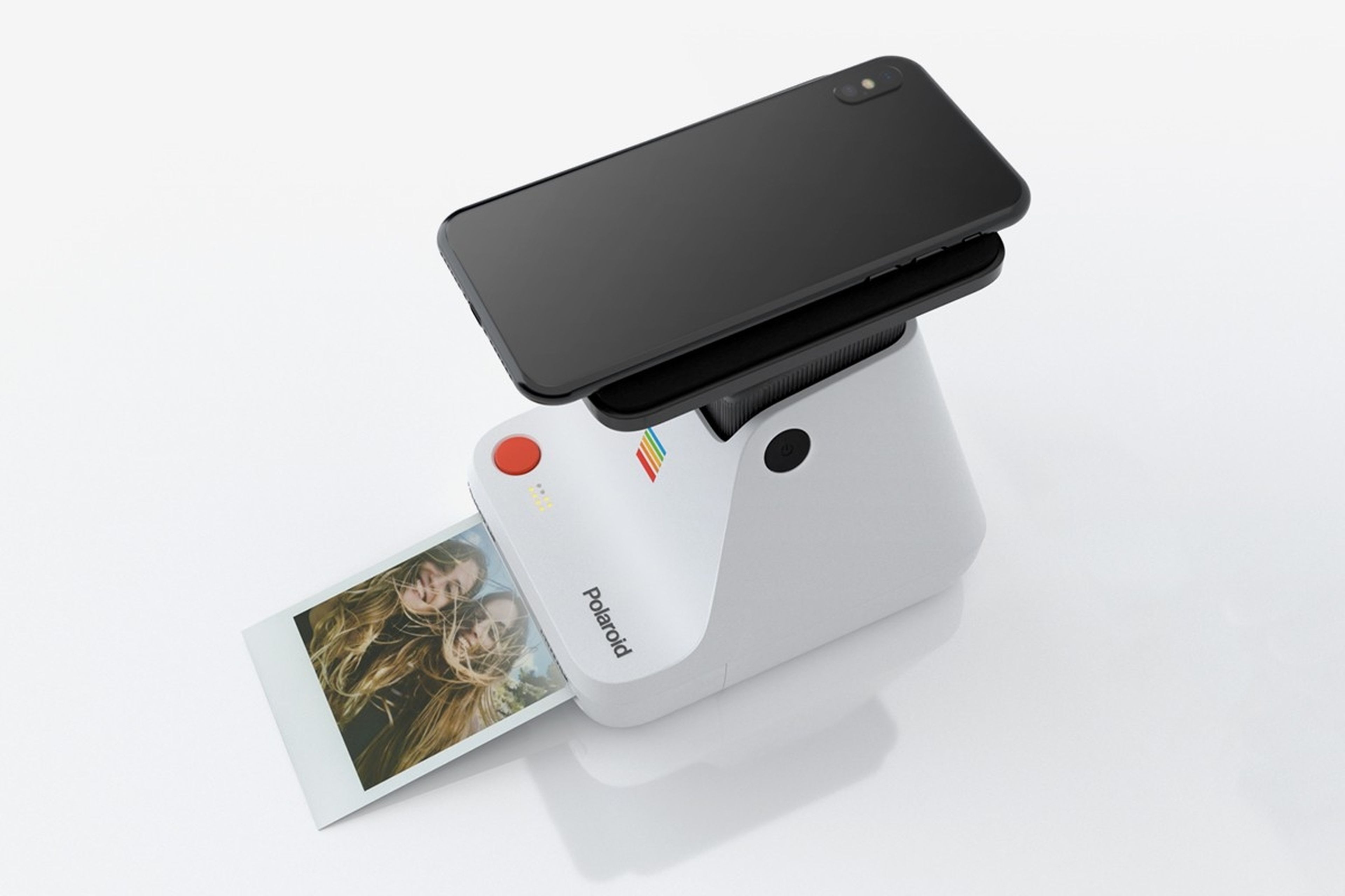 Polaroid Lab no imprime tus fotos del móvil ni las escanea, las... revela en papel fotográfico