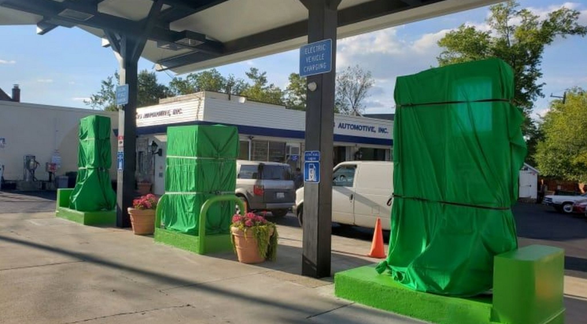 La primera gasolinera eléctrica reconvertida abre en Estados Unidos