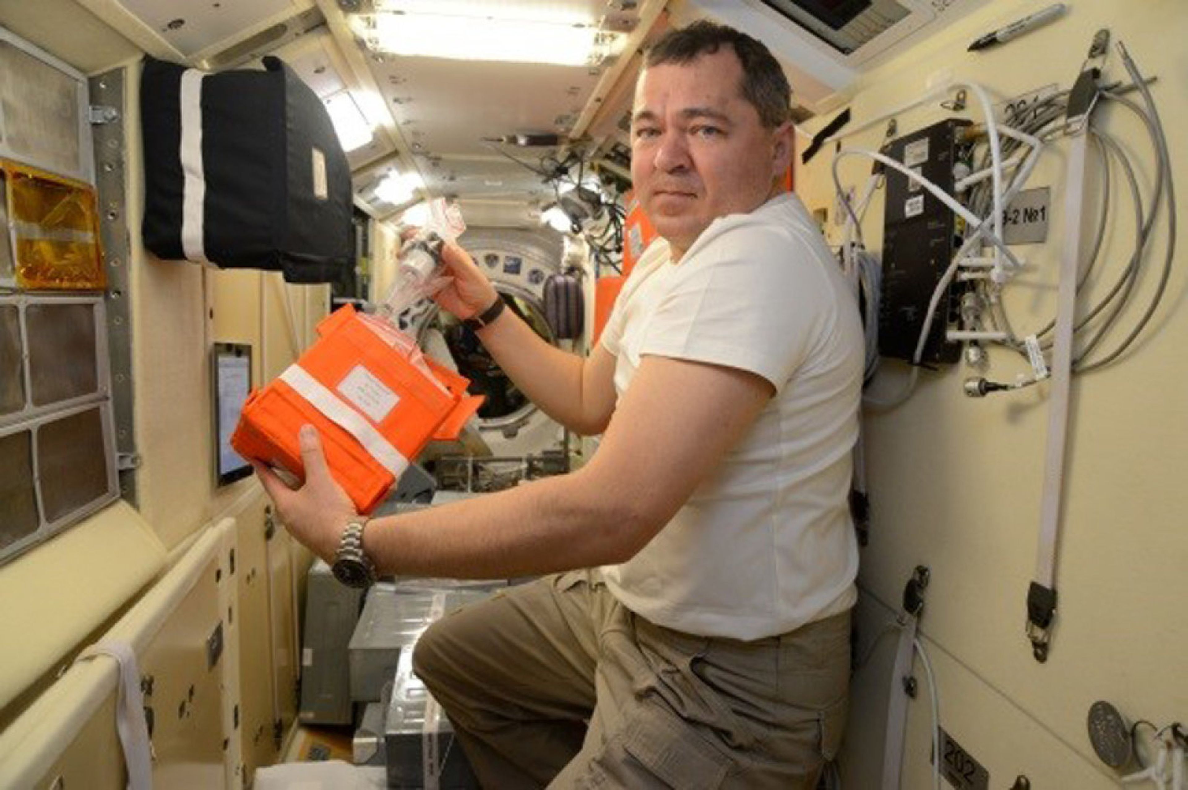 Astronauta ruso en la Estación Espacial Internacional