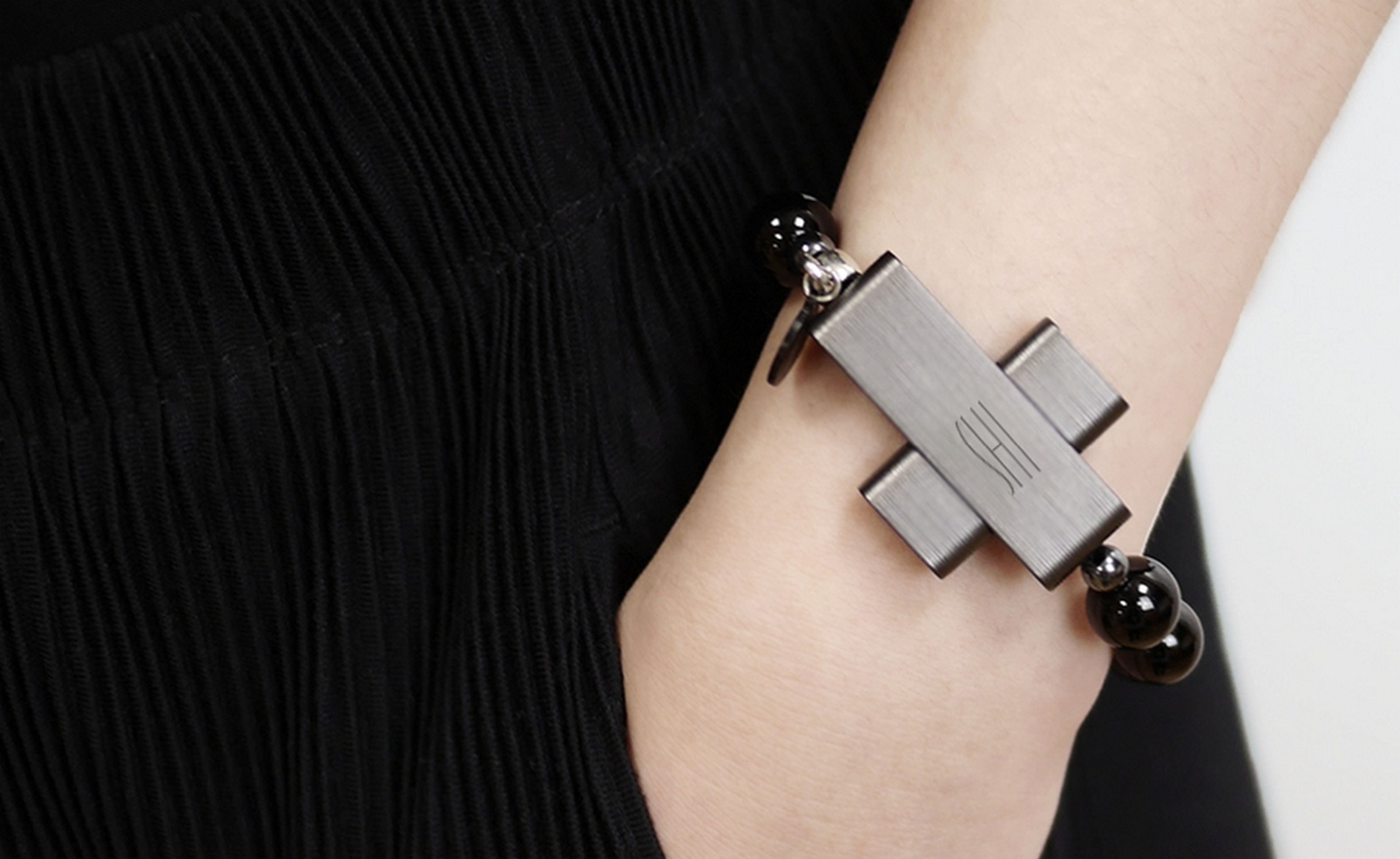 eRosary, la pulsera inteligente para rezar creada por el Vaticano