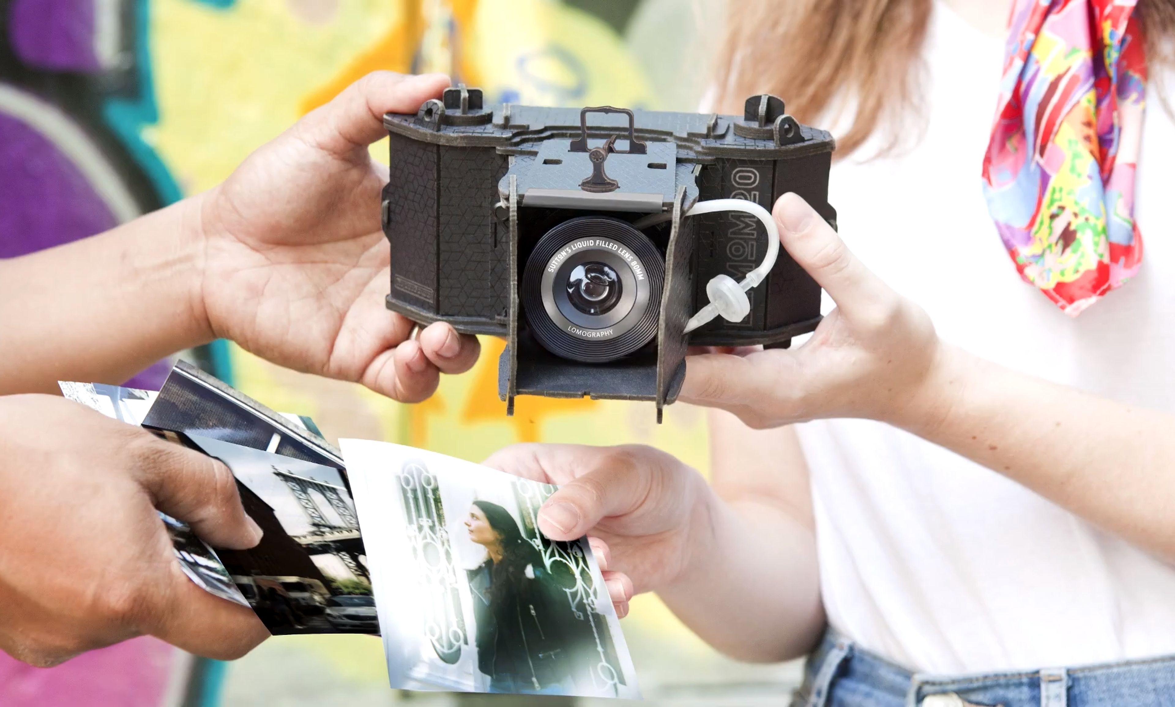 Lomomod No 1, la cámara de fotos de cartón con lentes que usan filtros líquidos