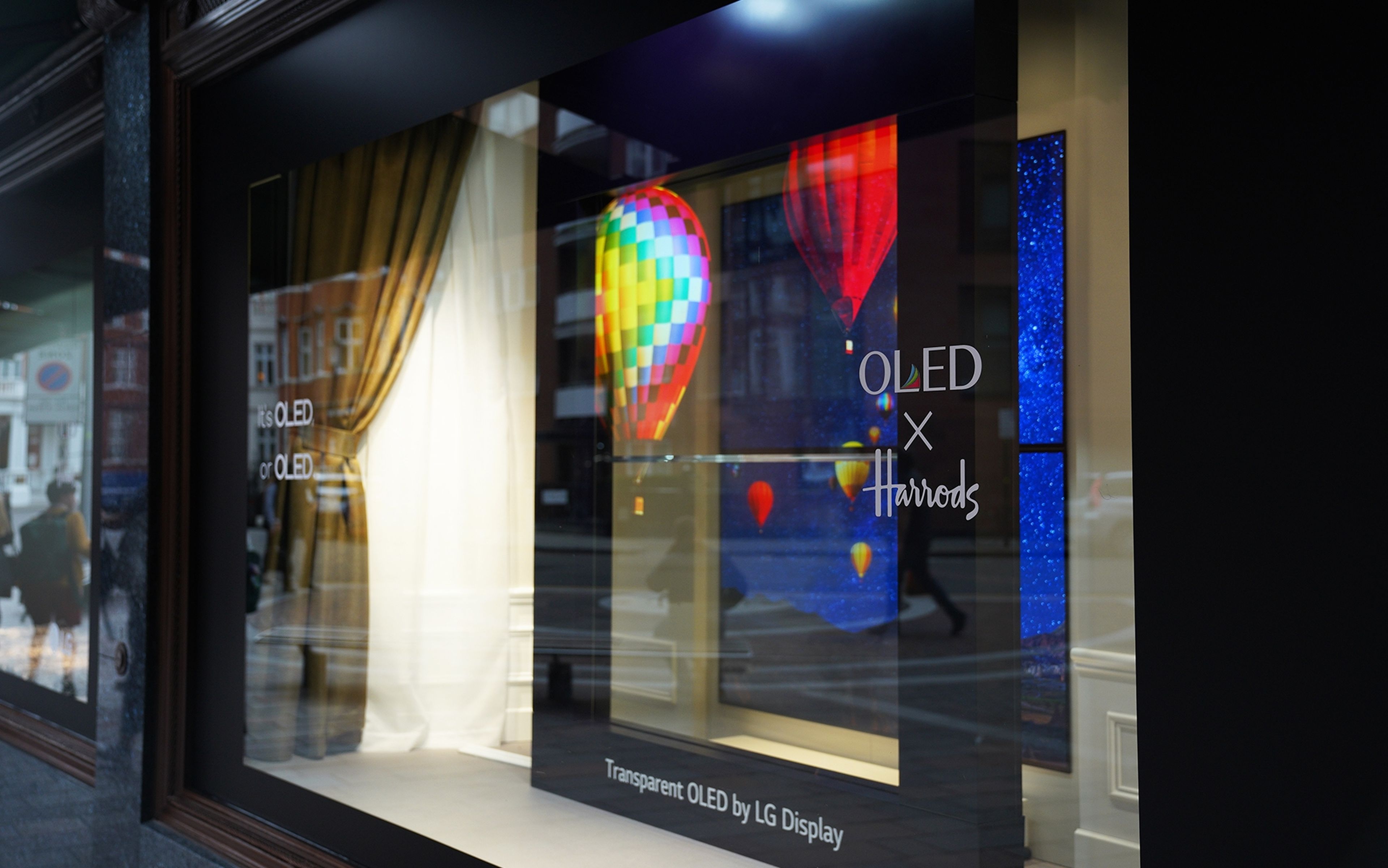Las pantallas OLED transparentes de LG llegan a los escaparates de las tiendas