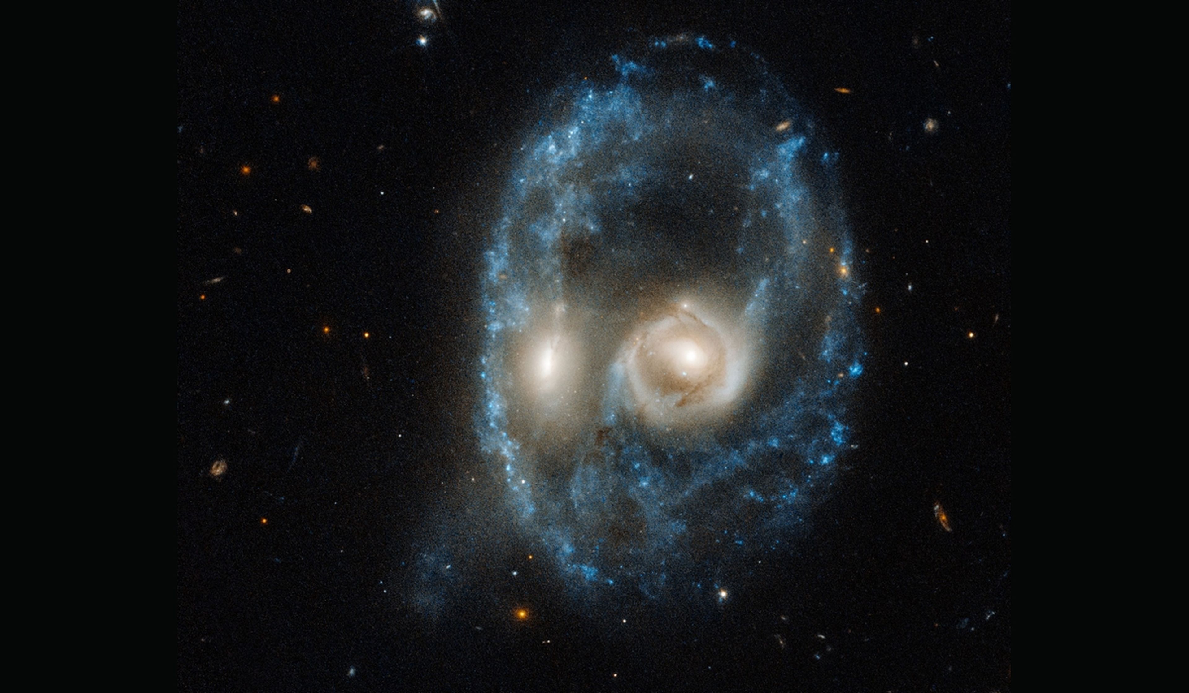 A tiempo para Halloween la NASA muestra un rostro de mirada aterradora, dos galaxias a punto de chocar