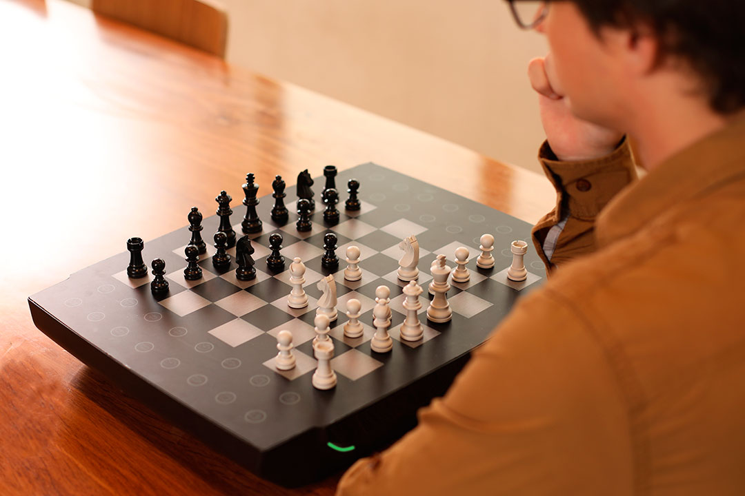 Así es Square Off Neo, el nuevo tablero de ajedrez que juega solo | Tecnología - ComputerHoy.com