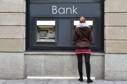 Cuidado con los ingresos en efectivo: en estos casos, el banco avisa a Hacienda