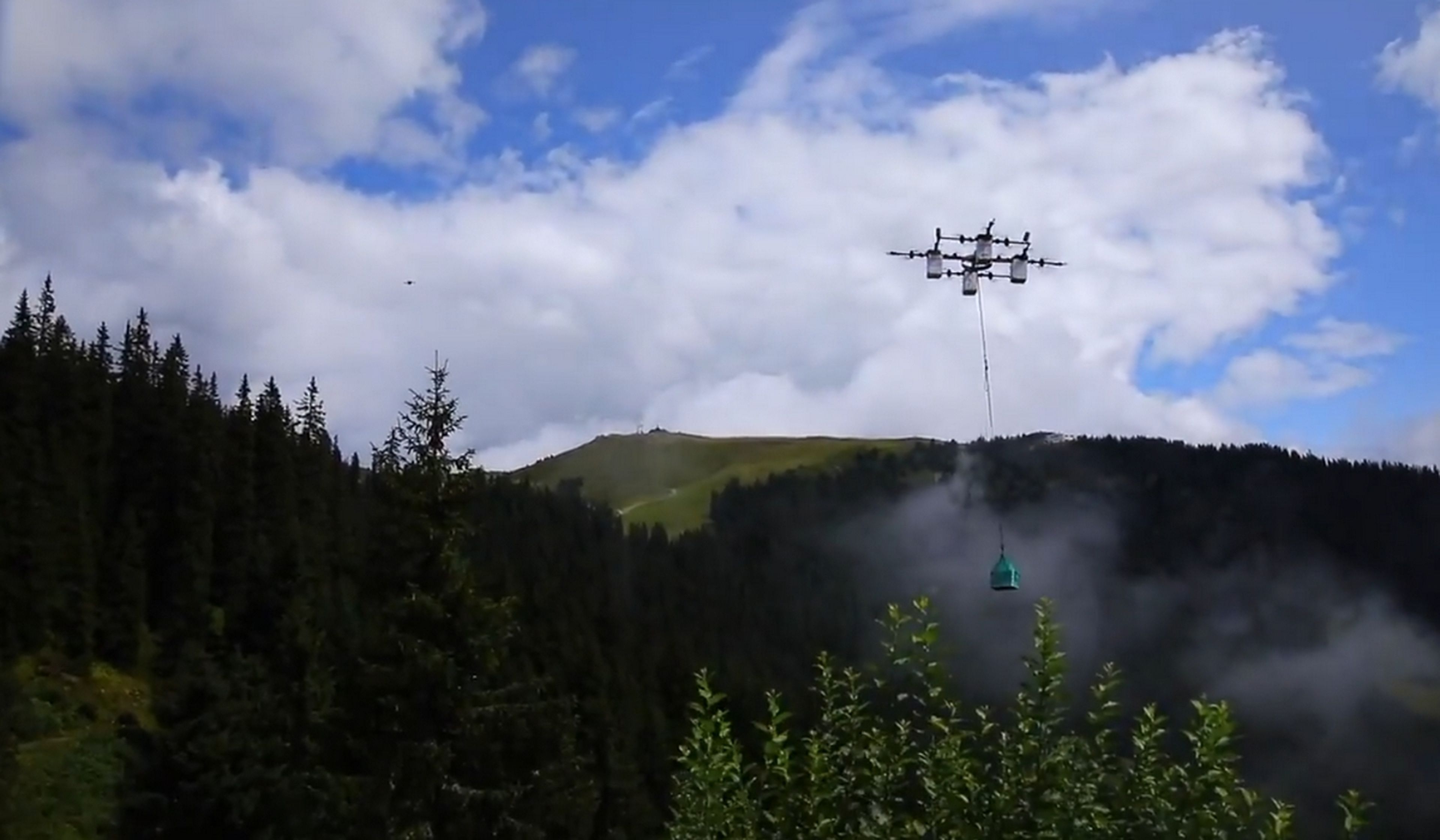 Este dron sherpa te sube la carga hasta la cima de la montaña
