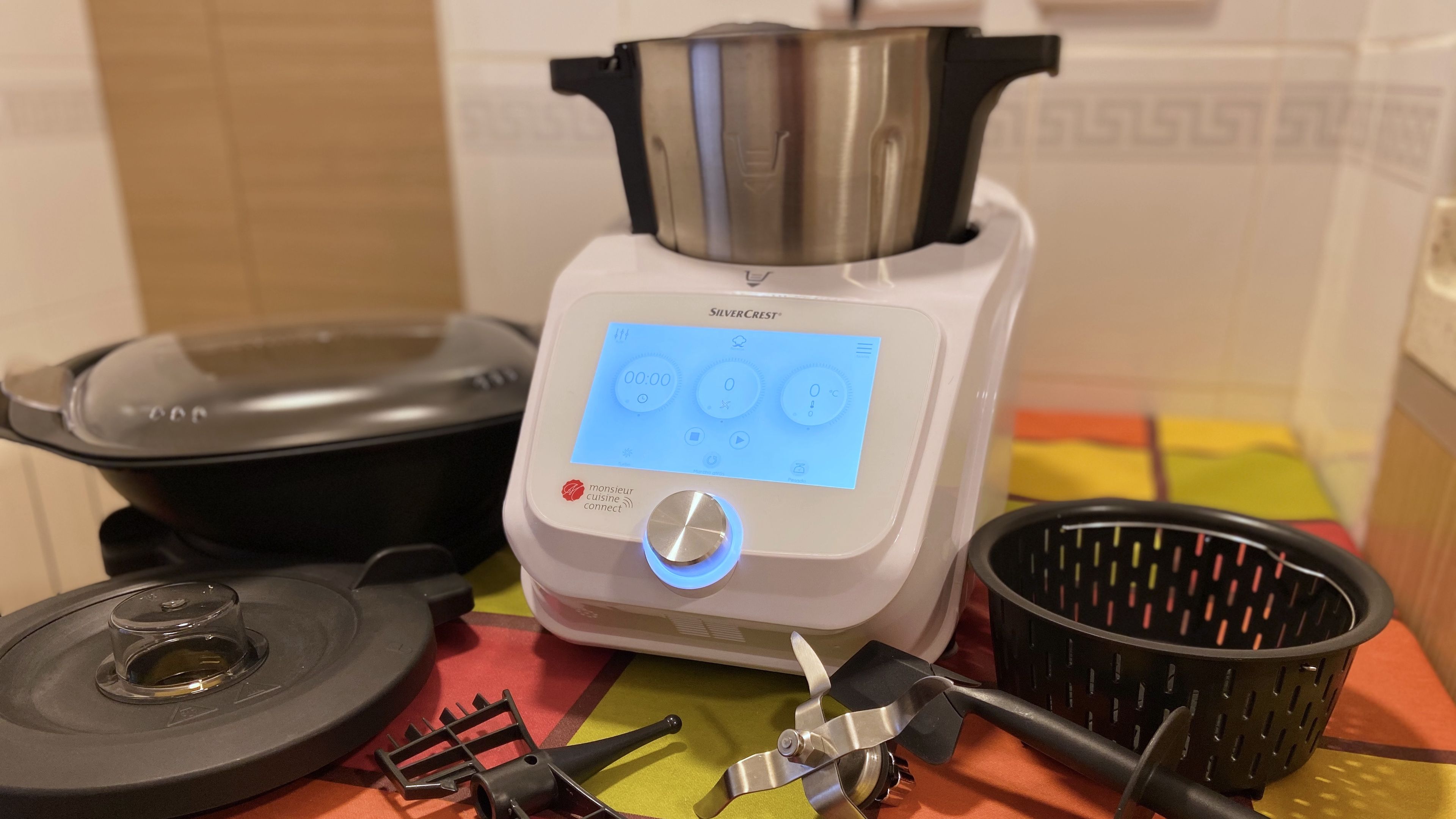 Monsieur Cuisine Connect vs Cecotec Mambo 10090: comparativa de