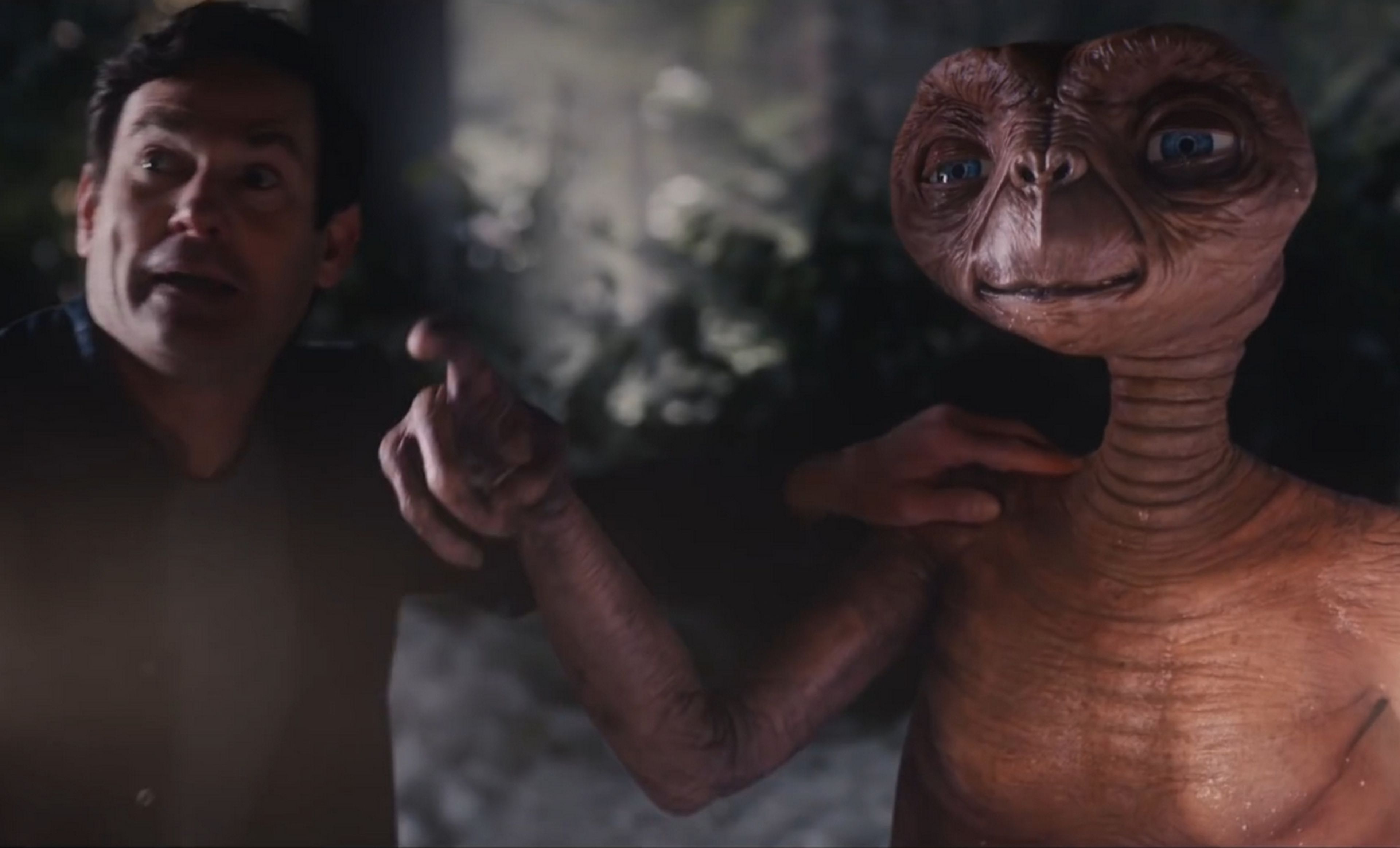 E.T. regresa a la Tierra para visitar a Elliott, 37 años después