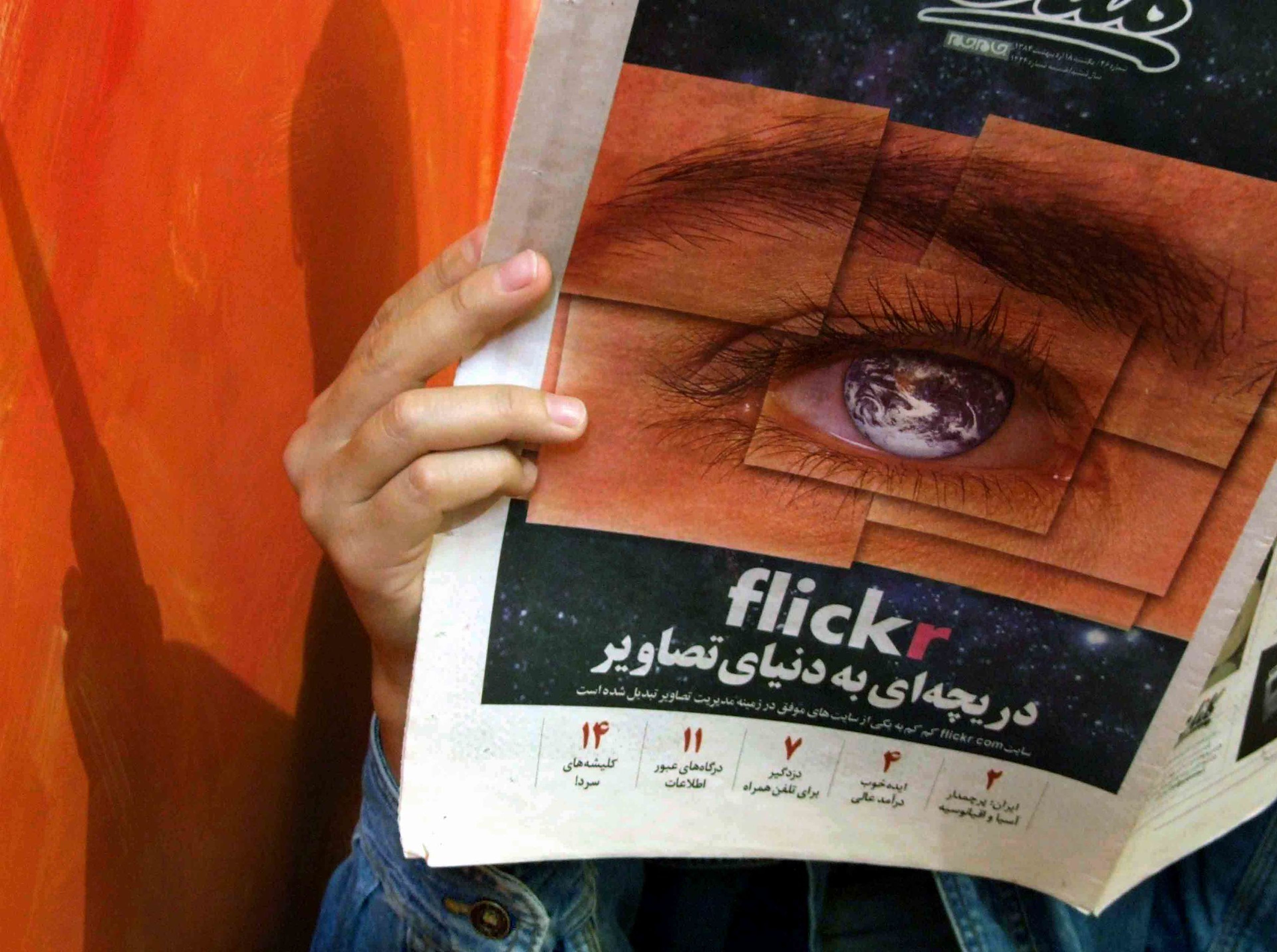 Publicidad de Flickr en un periódico iraní.