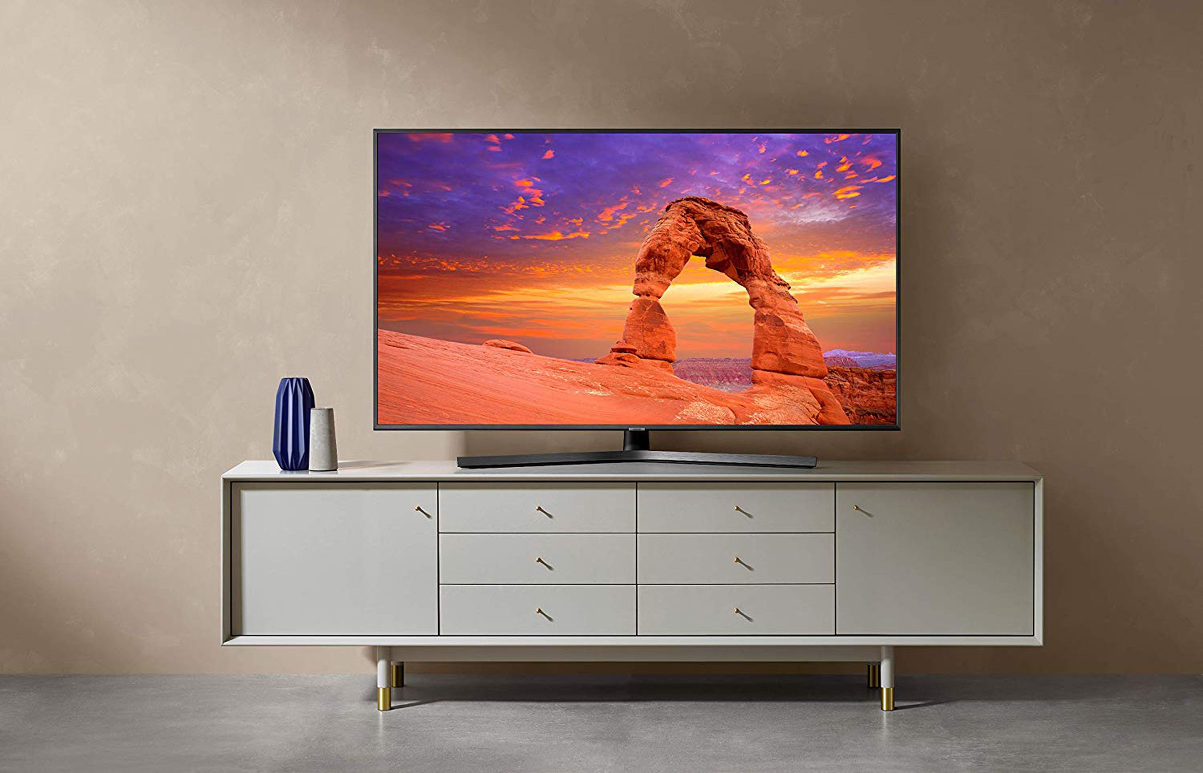 Дешевый телевизор 50. Samsung TV 65 дюймов. Телевизор Xiaomi mi TV a2 50.