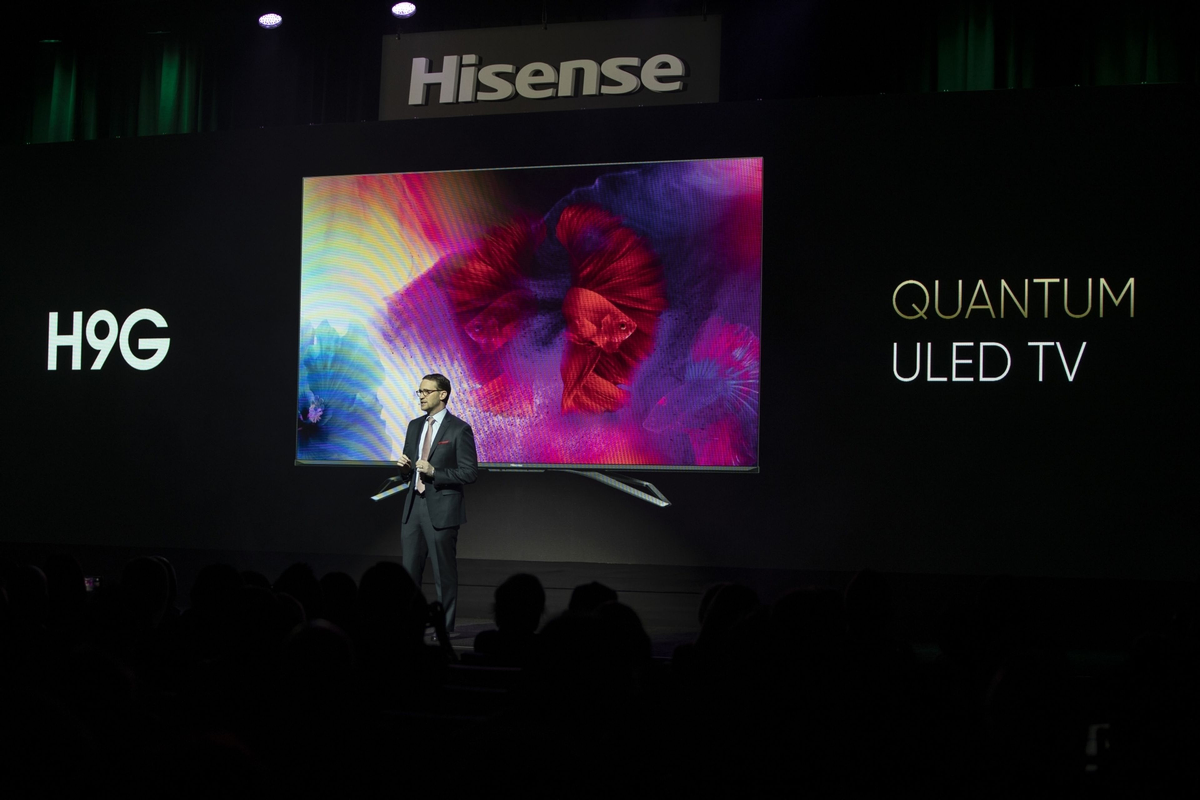 Hisense presenta nuevos modelos Laser TV, un híbrido de televisor y proyector ahora con pantalla enrollable