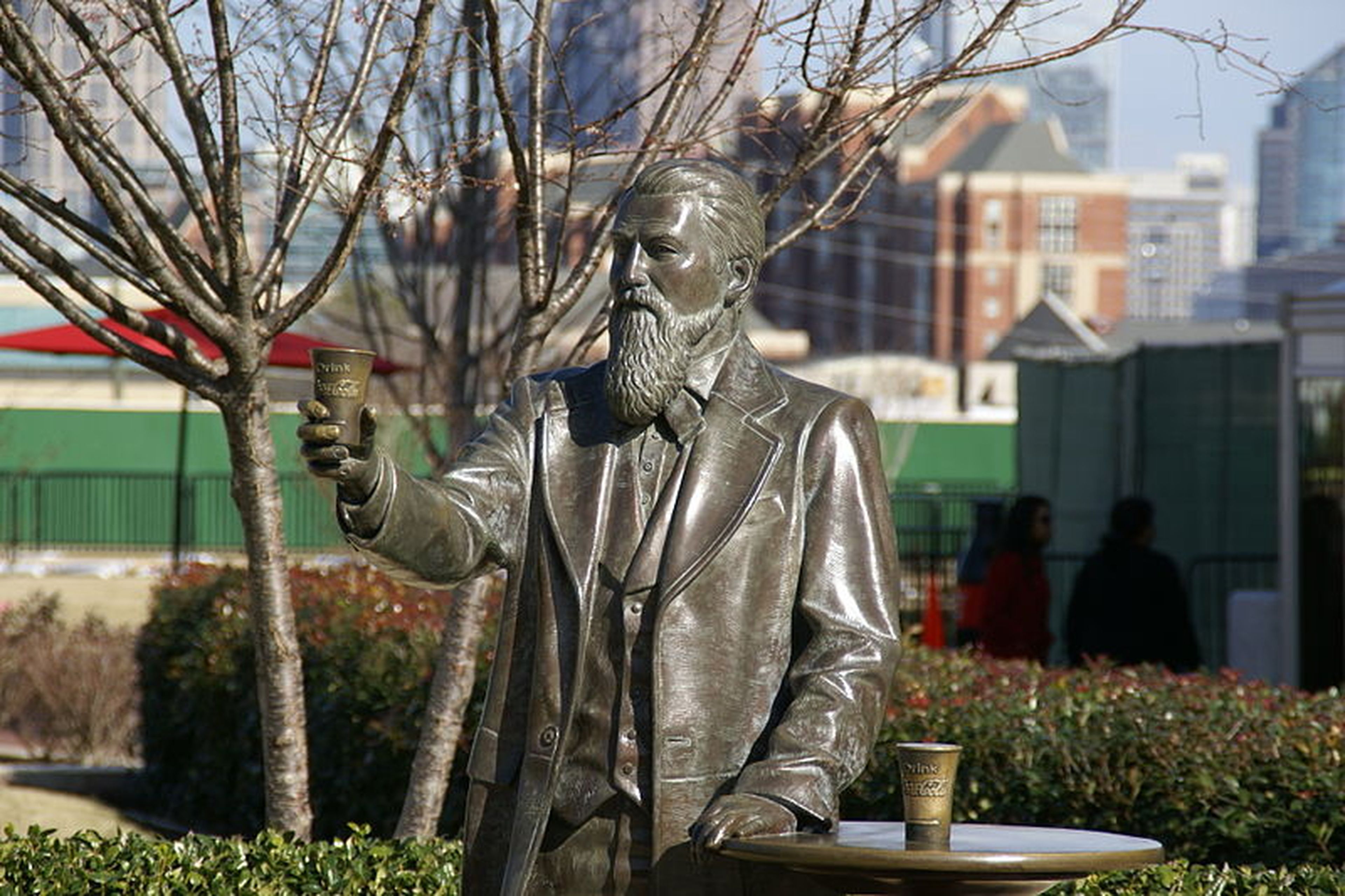 Estatua de John Pemberton en el Museo World of Coca Cola en Atlanta, Georgia, EE. UU.