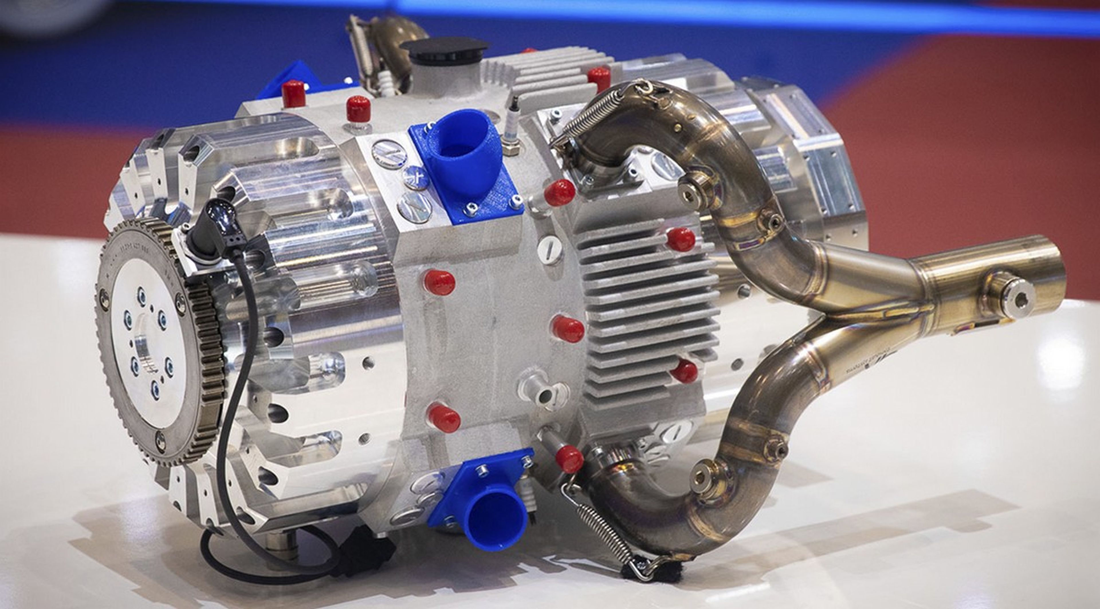 Un granadino inventa un motor para coche con el 70% menos de piezas, el doble de potente y silencioso