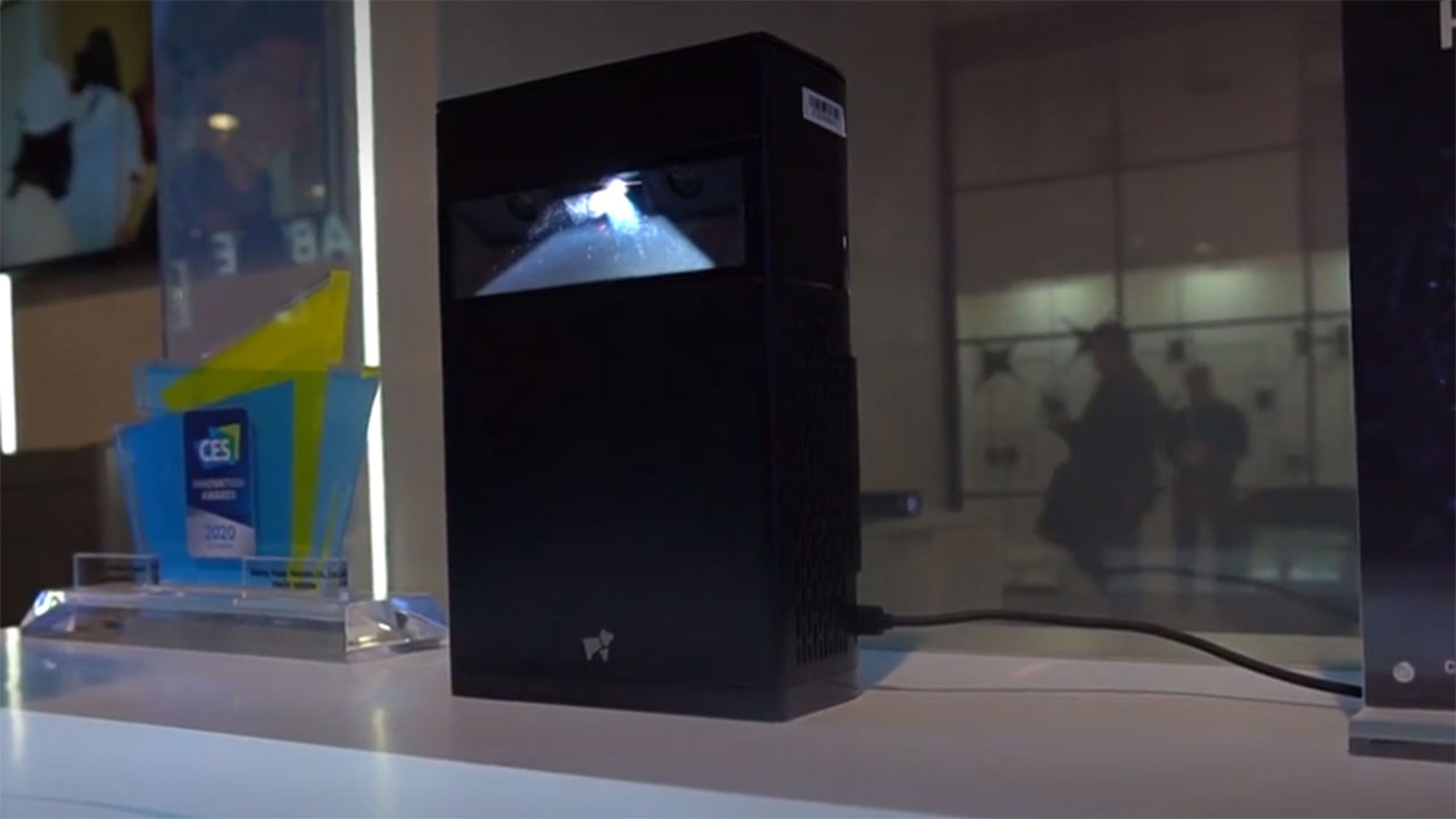 Estos proyectores inteligentes convierten casi cualquier superficie en pantalla | Computer Hoy