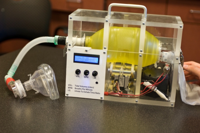 Modelo de respirador artificial de código abierto