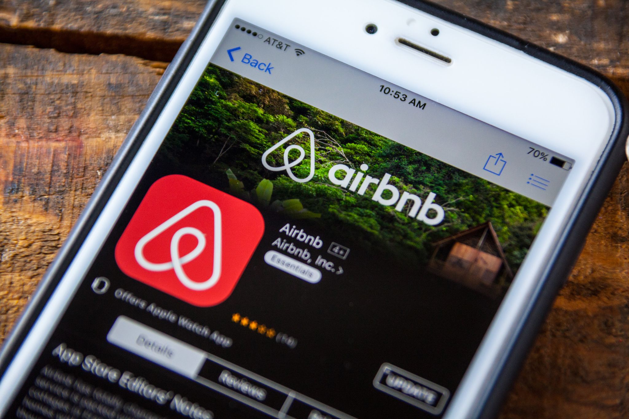 Quit your job and now earn more than 30,000 euros a month subletting apartments on Airbnb GEARRICE