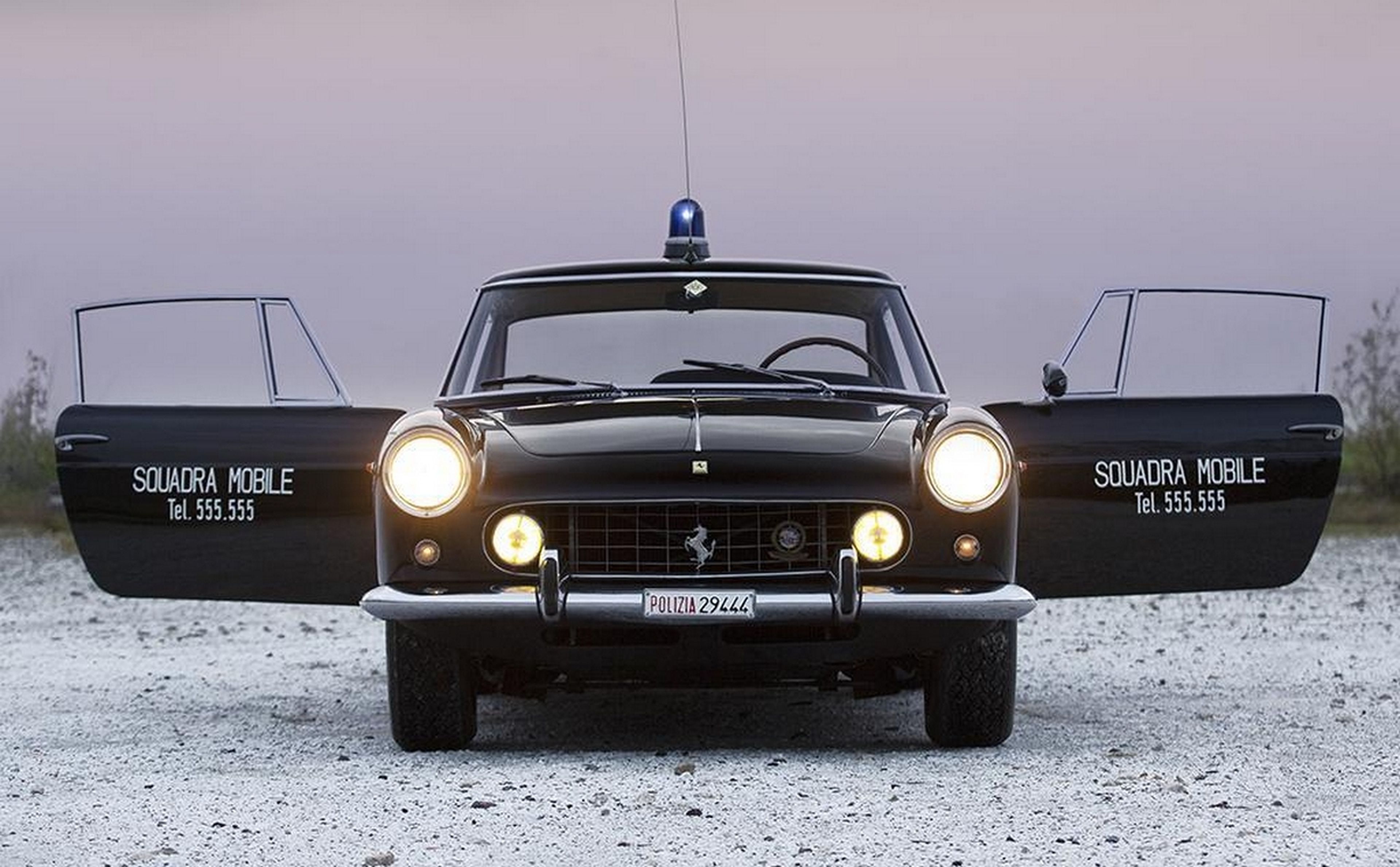 En venta el único Ferrari que se convirtió en coche de policía y patrulló las calles de Roma, en los años 60