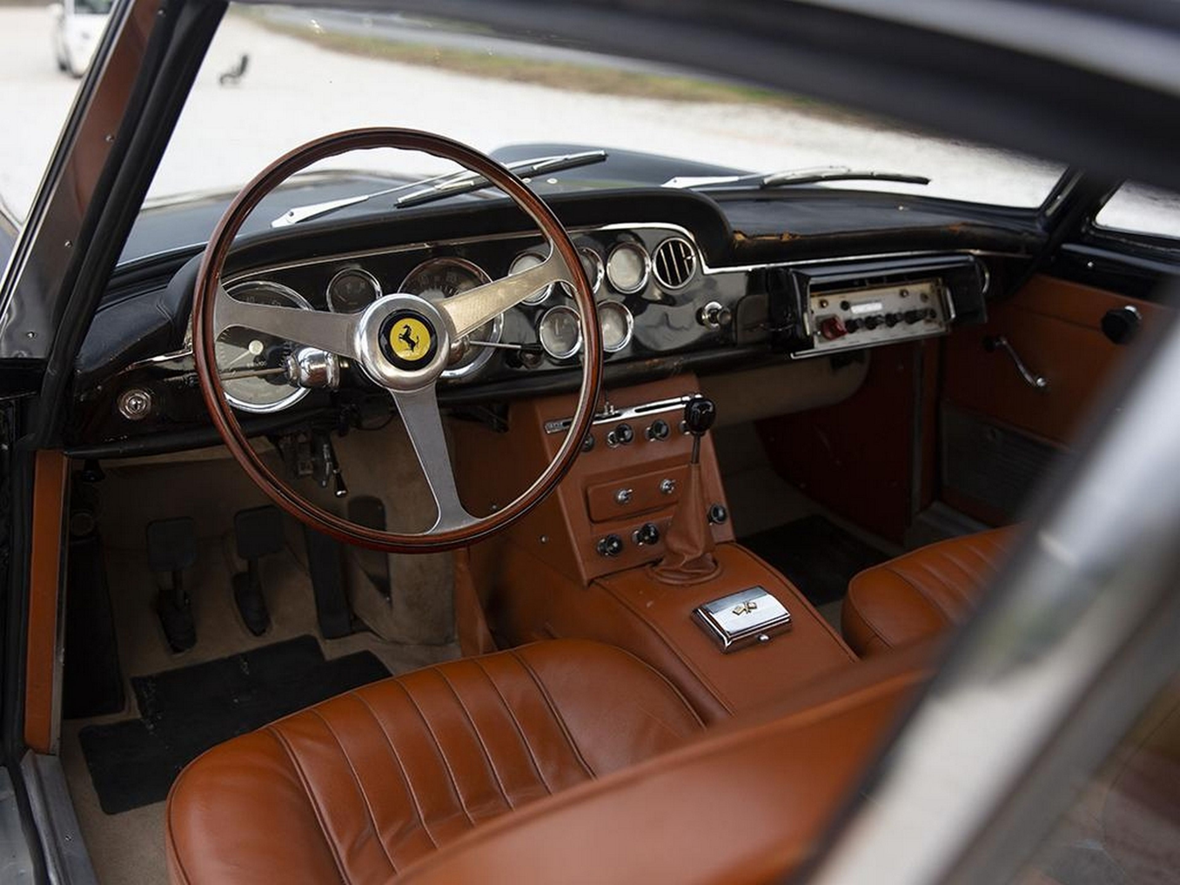 En venta el único Ferrari que se convirtió en coche de policía y patrulló las calles de Roma, en los años 60