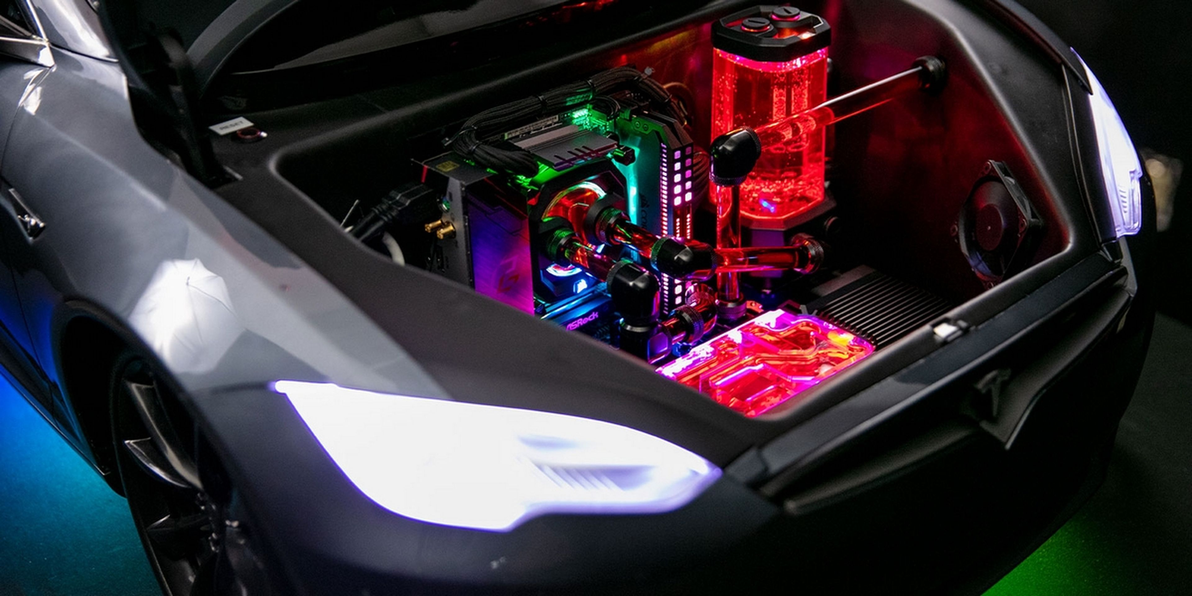 Ya puedes comprar un PC gaming dentro de un Tesla Model S a escala, que se puede conducir