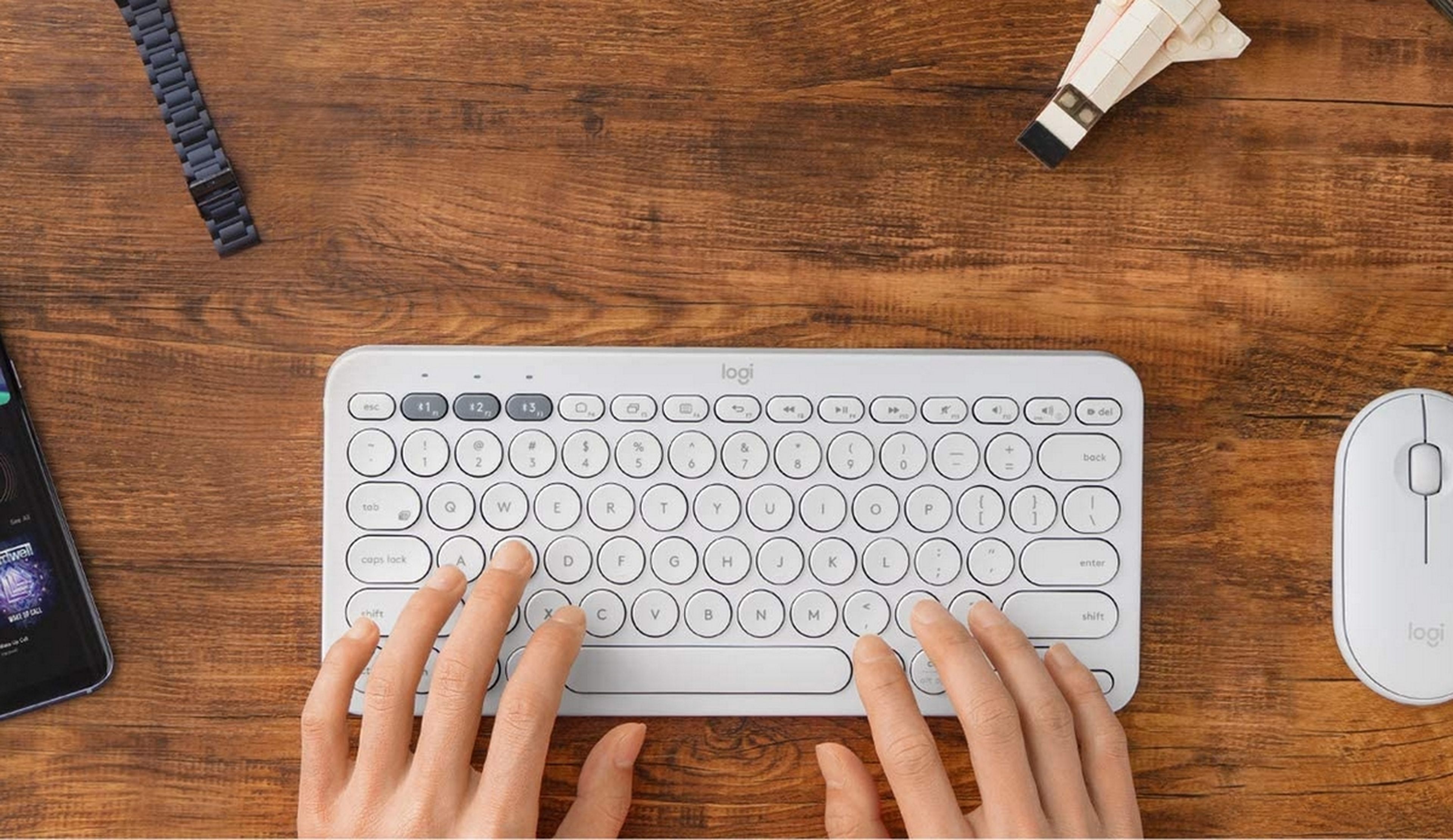 Este bonito y compacto teclado Bluetooth de Logitech está a precio mínimo en Amazon