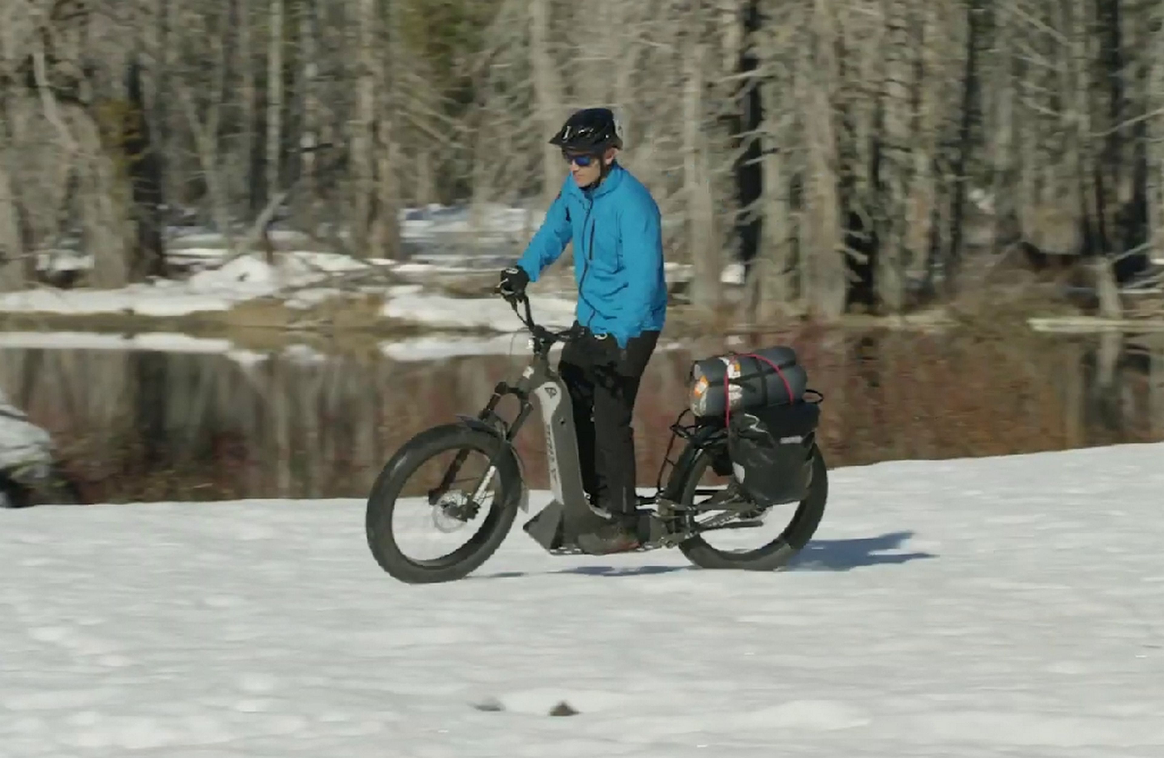A-Ride, el scooter eléctrico todoterreno sin asiento que sirve para carretera, tierra y nieve