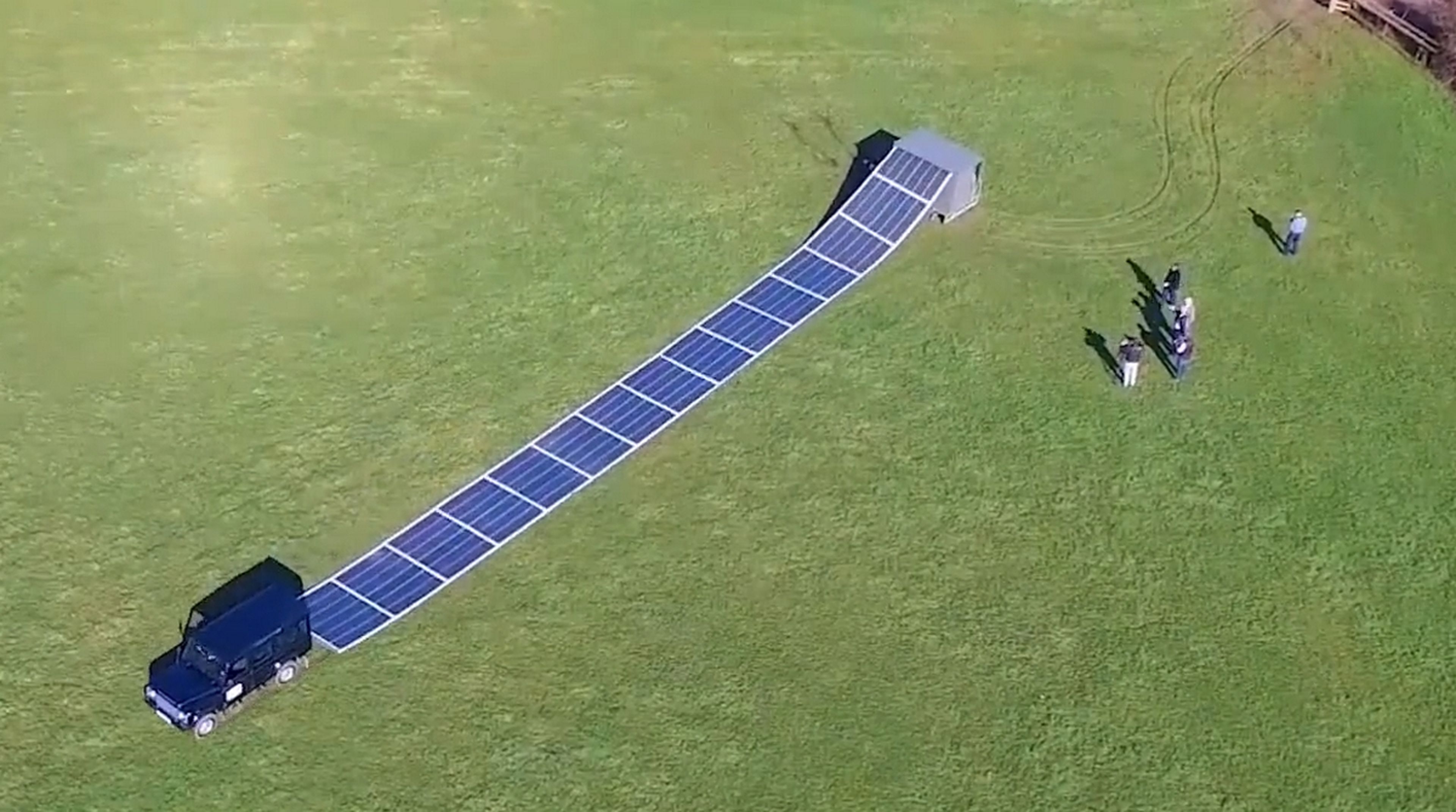 Estos paneles solares enrollables permiten desplegar una central solar en cuestión de minutos