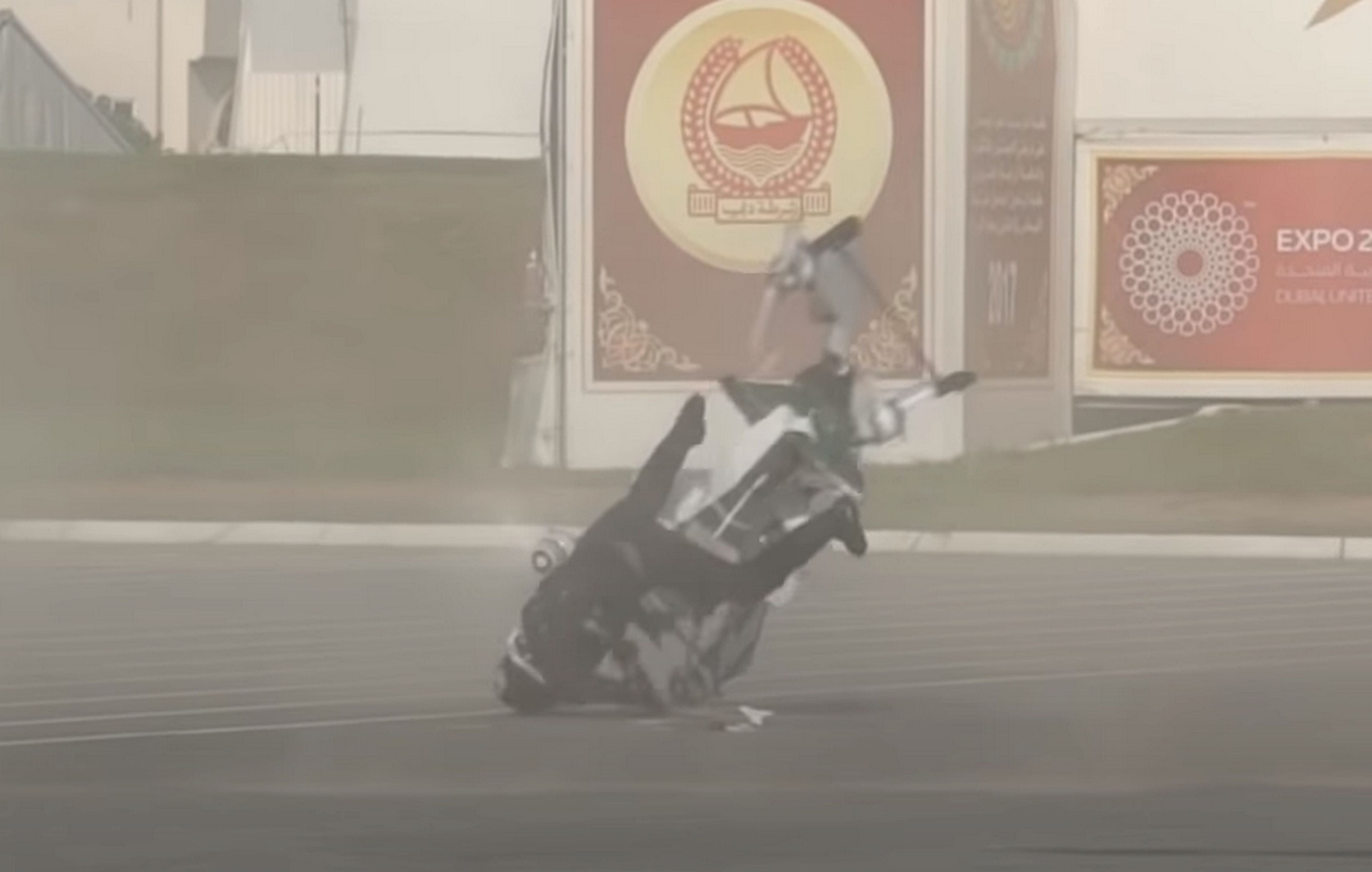Así se estrelló un dron tripulado de la policía de Dubái (vídeo)
