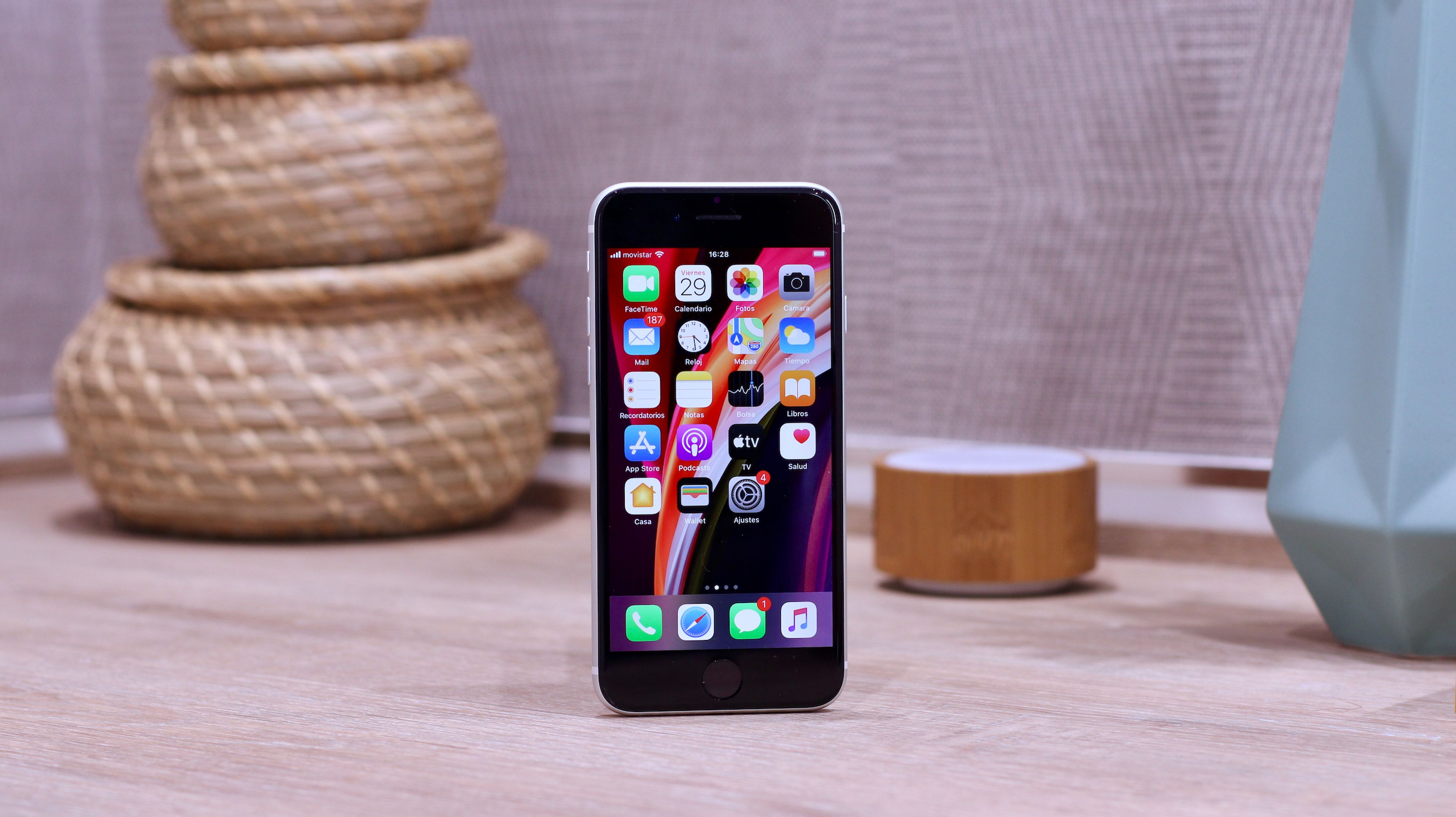 Análisis: Probamos el iPhone SE: el mejor gama media que puedes comprar es  de Apple