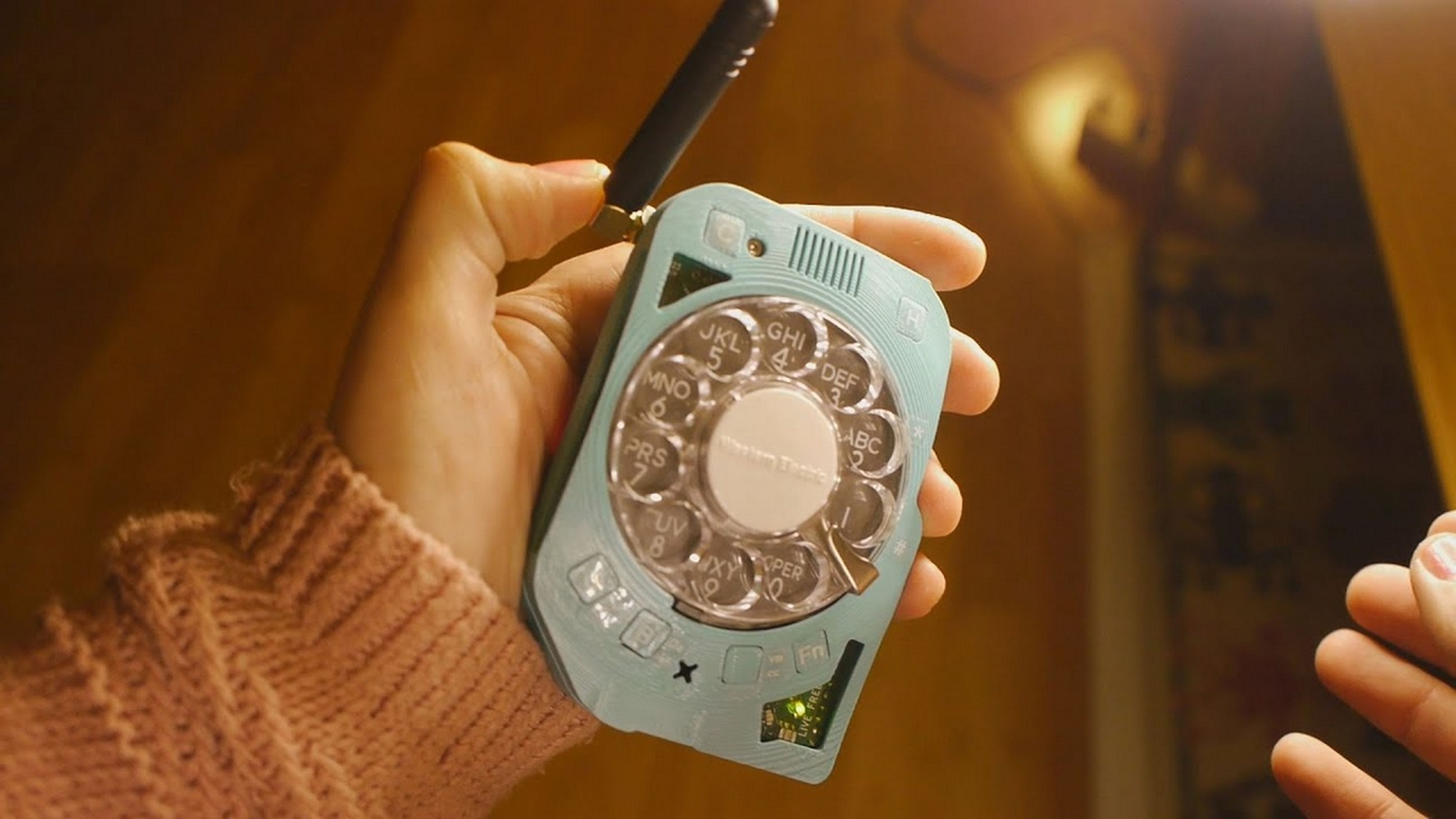 El móvil con marcador analógico giratorio y 4G