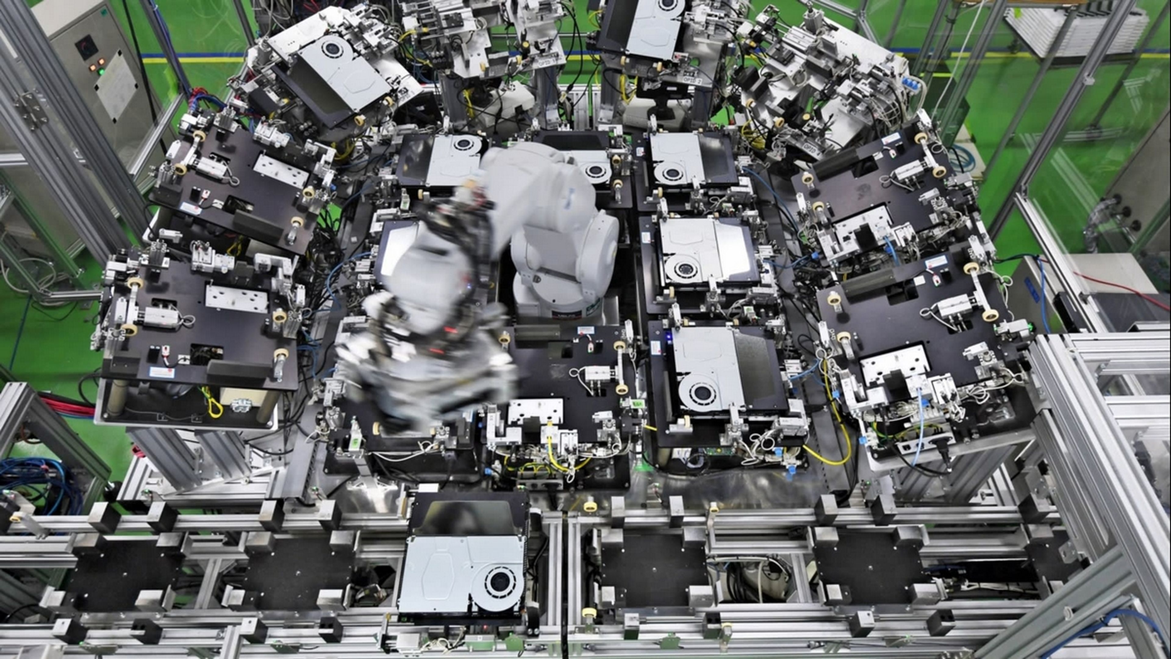 El arma secreta de Sony: una fábrica con robots que montan una PS4 cada 30 segundos