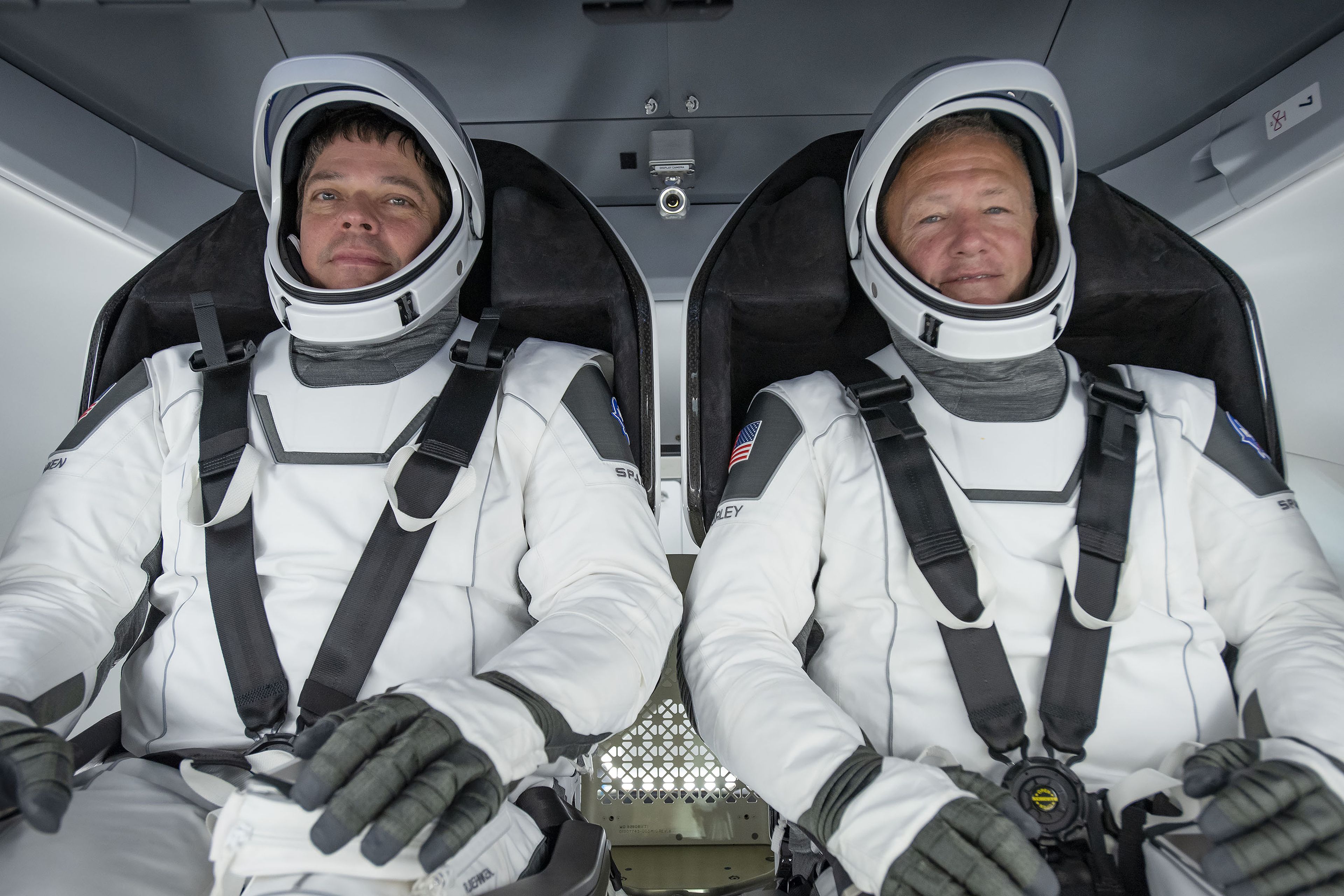 Astronautas en el Crew Dragon de SpaceX