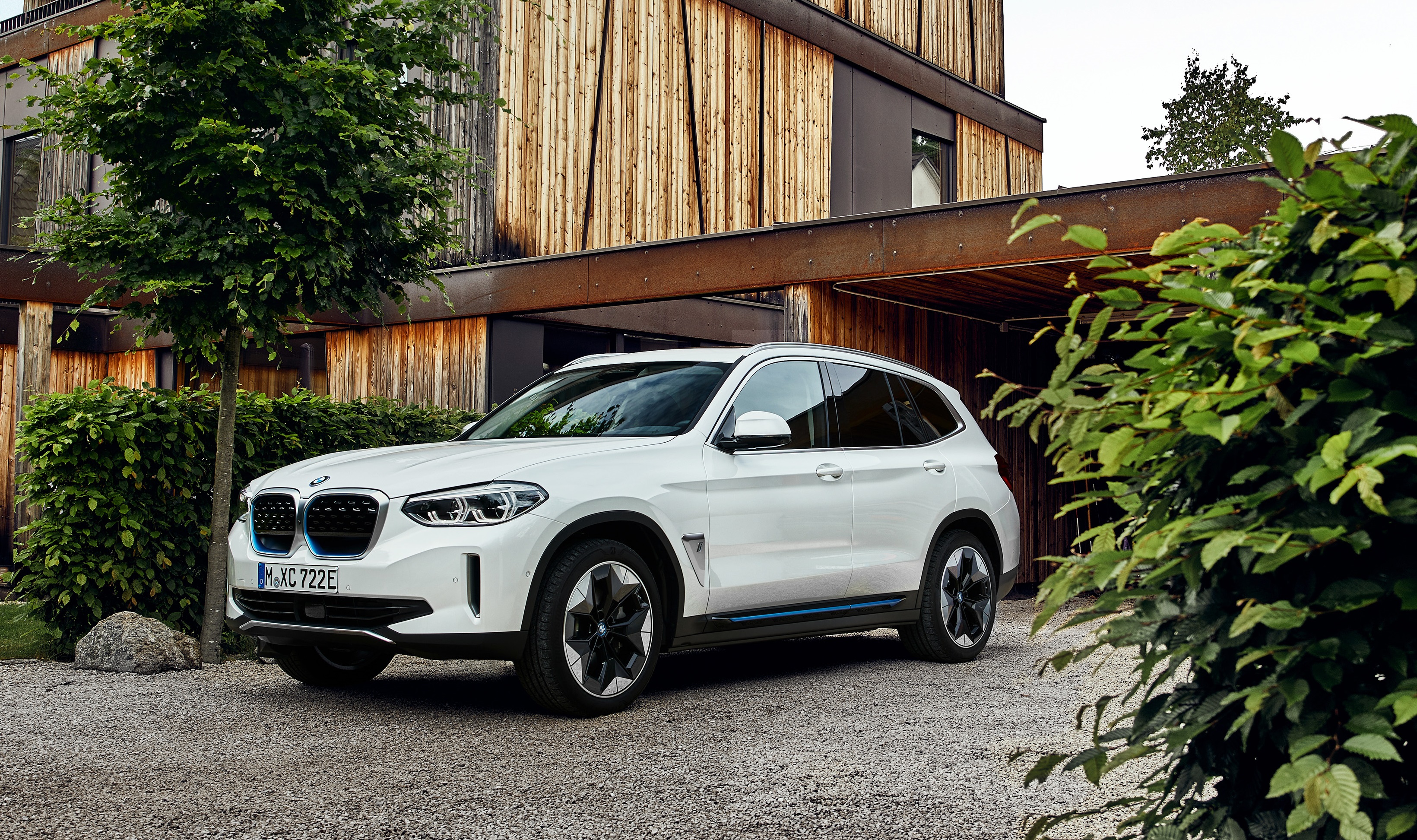 Este BMW X6 es el coche más negro del mundo, lo han pintado con Vantablack