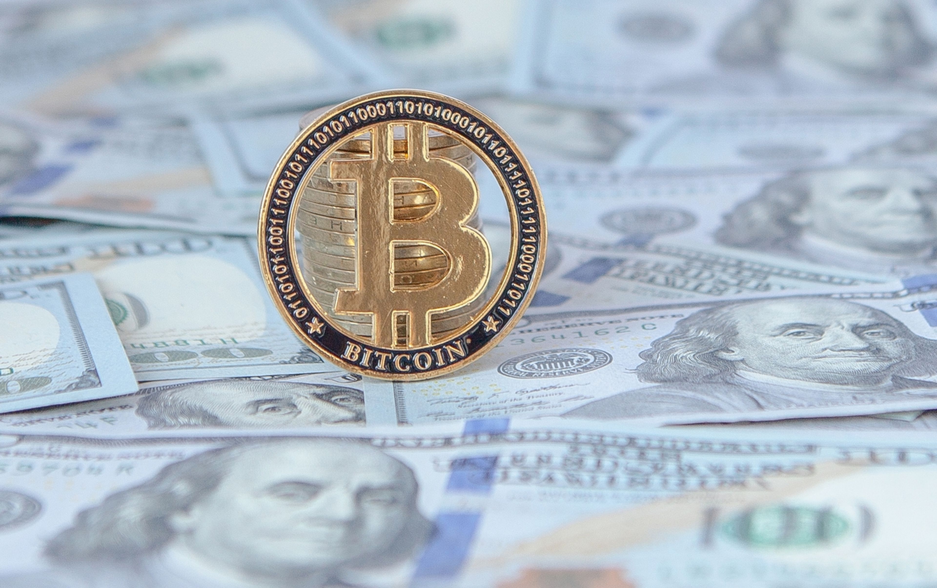 Una transacción desconocida de casi 1.000 millones de dólares en Bitcoins desata la locura en las redes