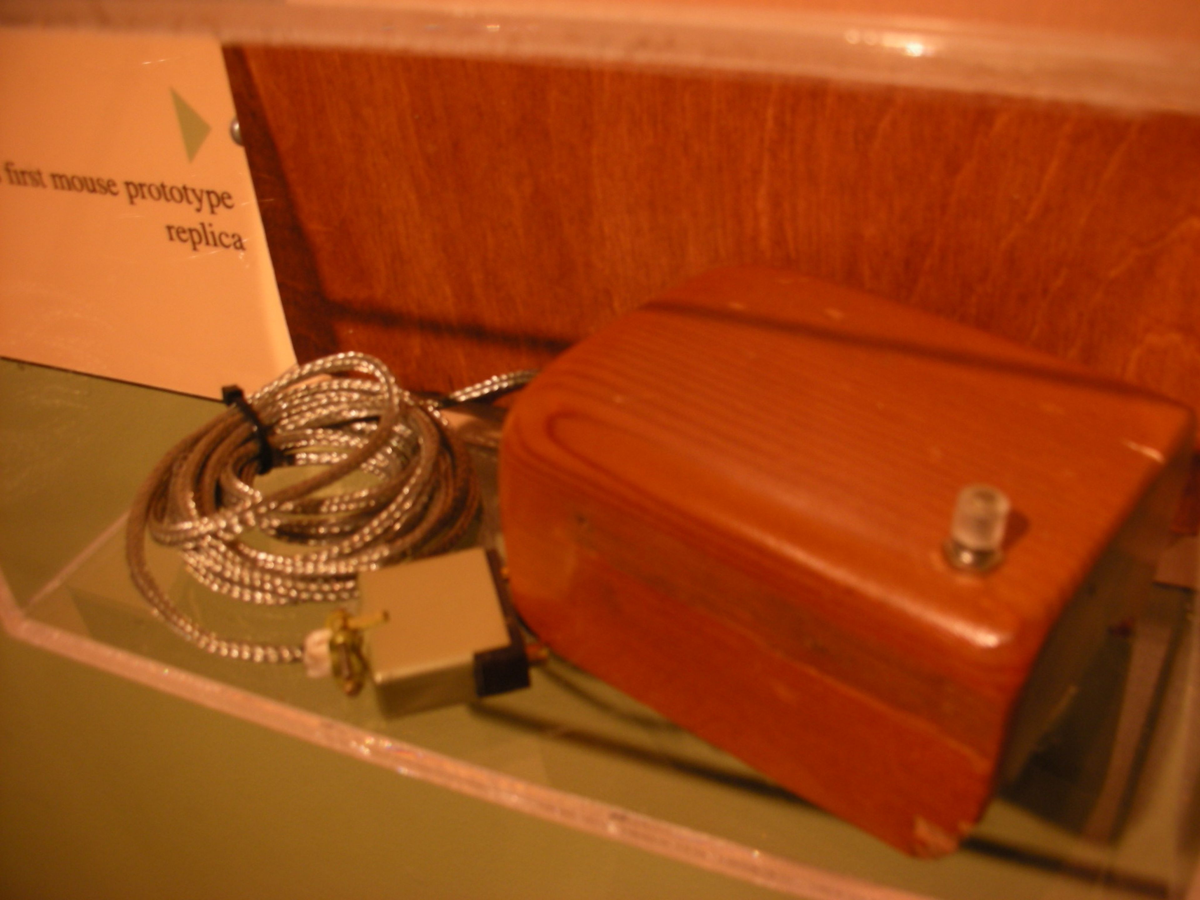 Primer prototipo del ratón informático