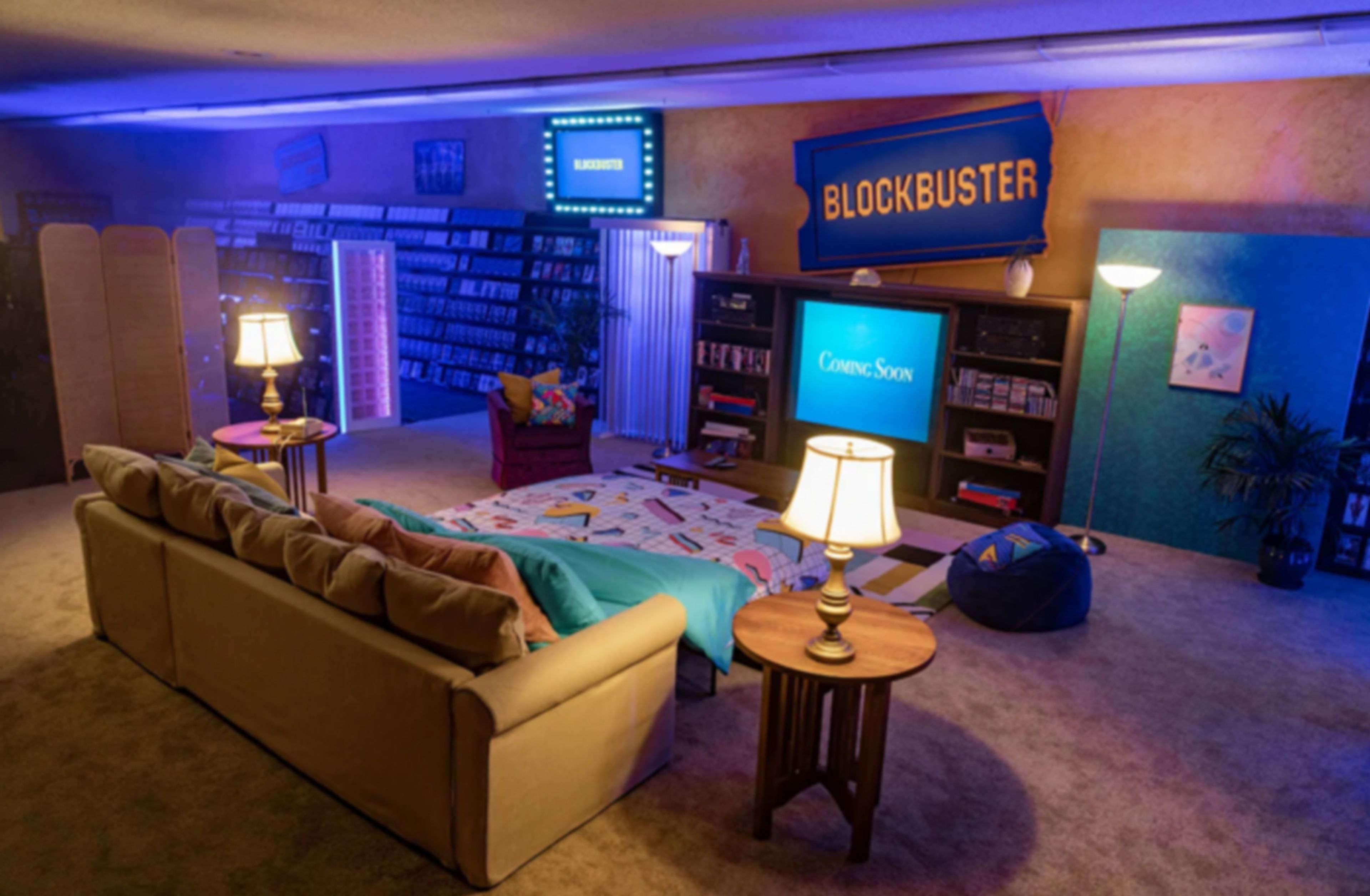 El último Blockbuster se alquila en Airbnb para que pases la noche viendo películas VHS como en los 90