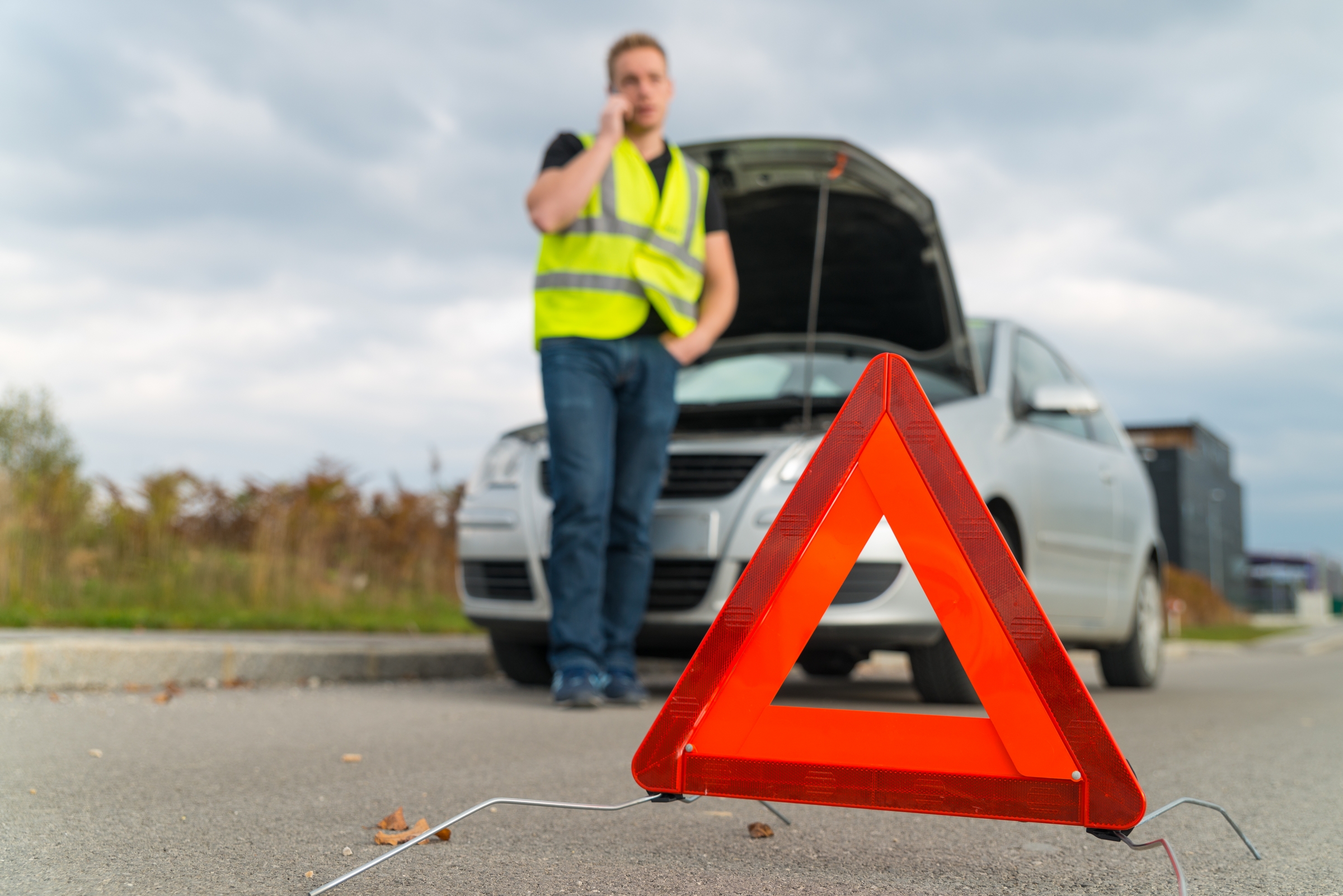 5 Cosas Imprescindibles Que Hay Que Llevar En El Coche Para Evitar ...