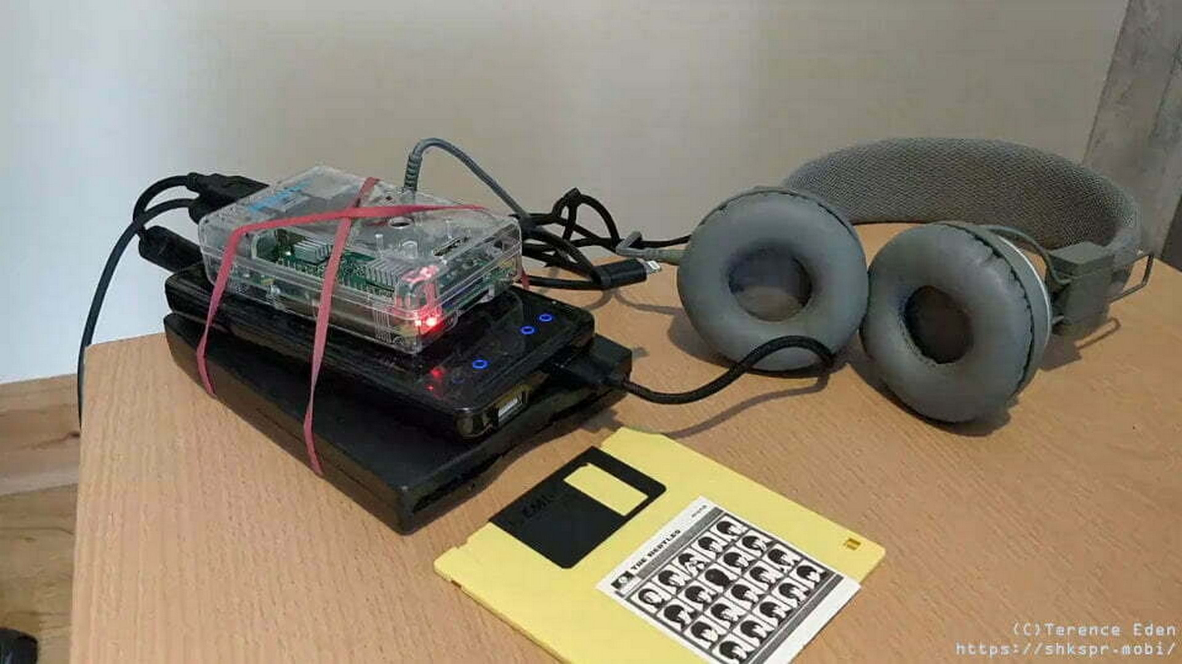 Construyen un walkman que usa disquetes para guardar la música usando una Raspberry Pi