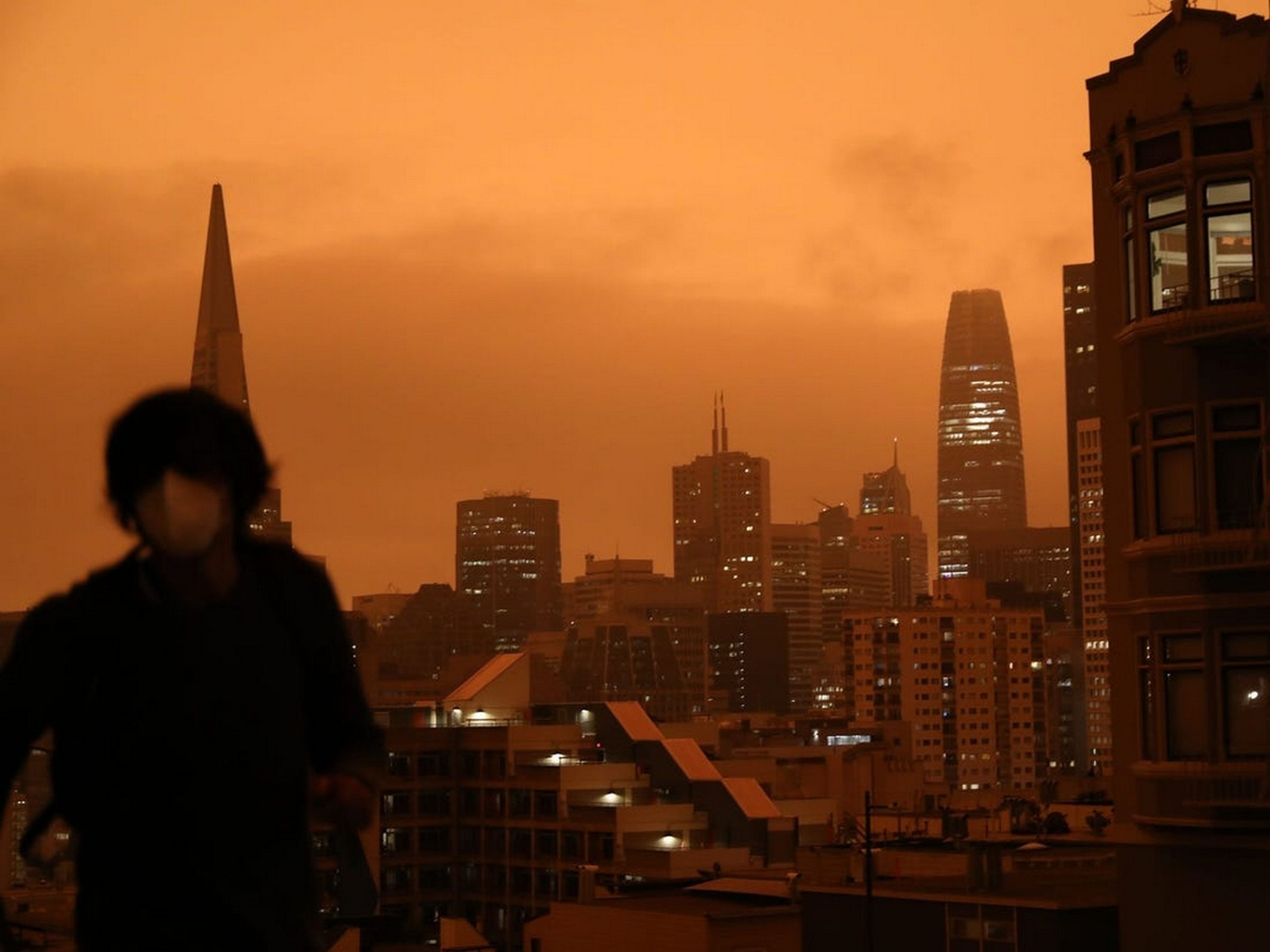 Los incendios tiñen de naranja los cielos de un San Francisco apocalíptico