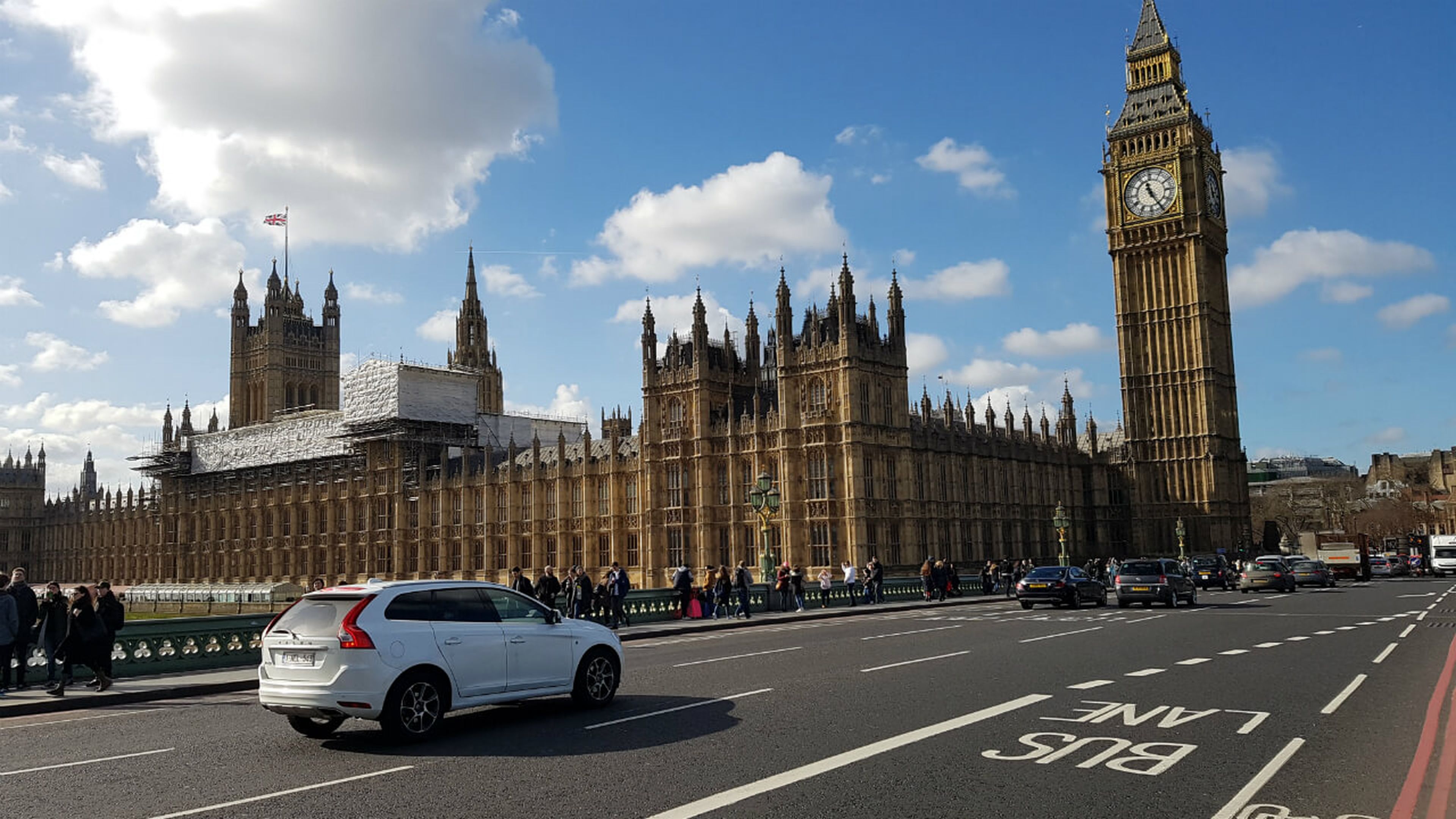 ¿Está pensando Reino Unido en prohibir los coches de combustión en 2030?