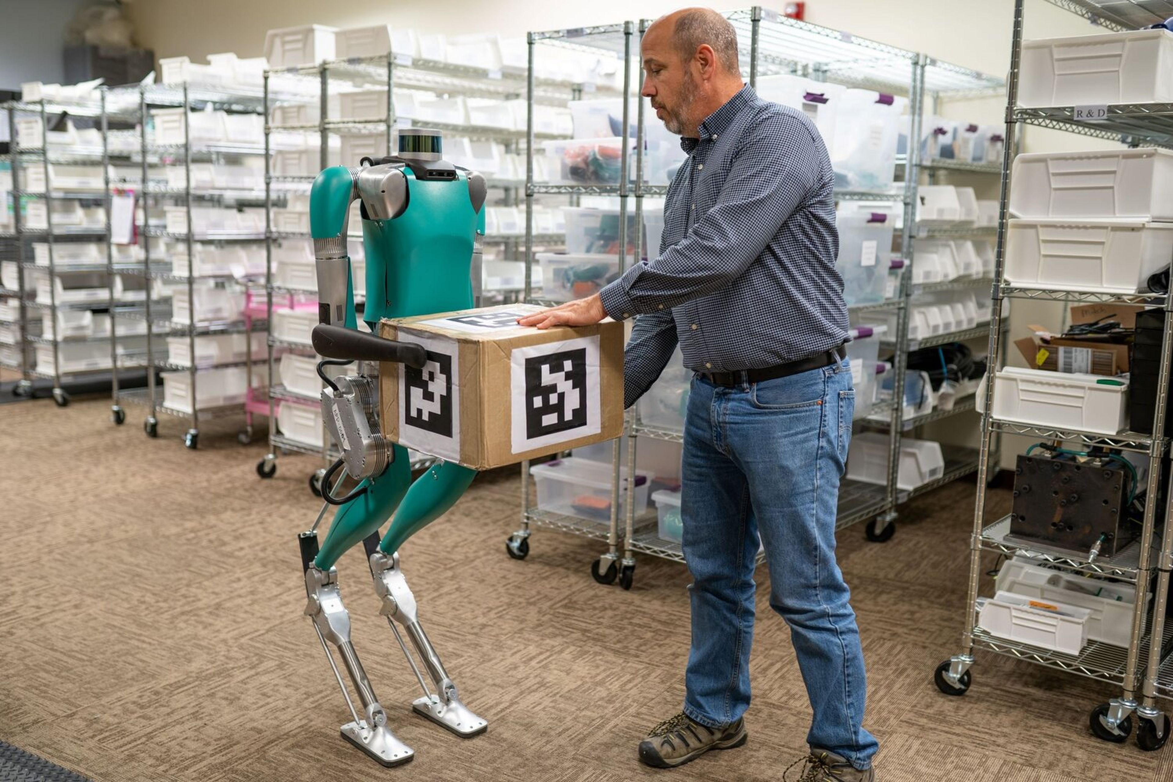 El robot que quiere sustituir a los repartidores de paquetes ya está a la venta