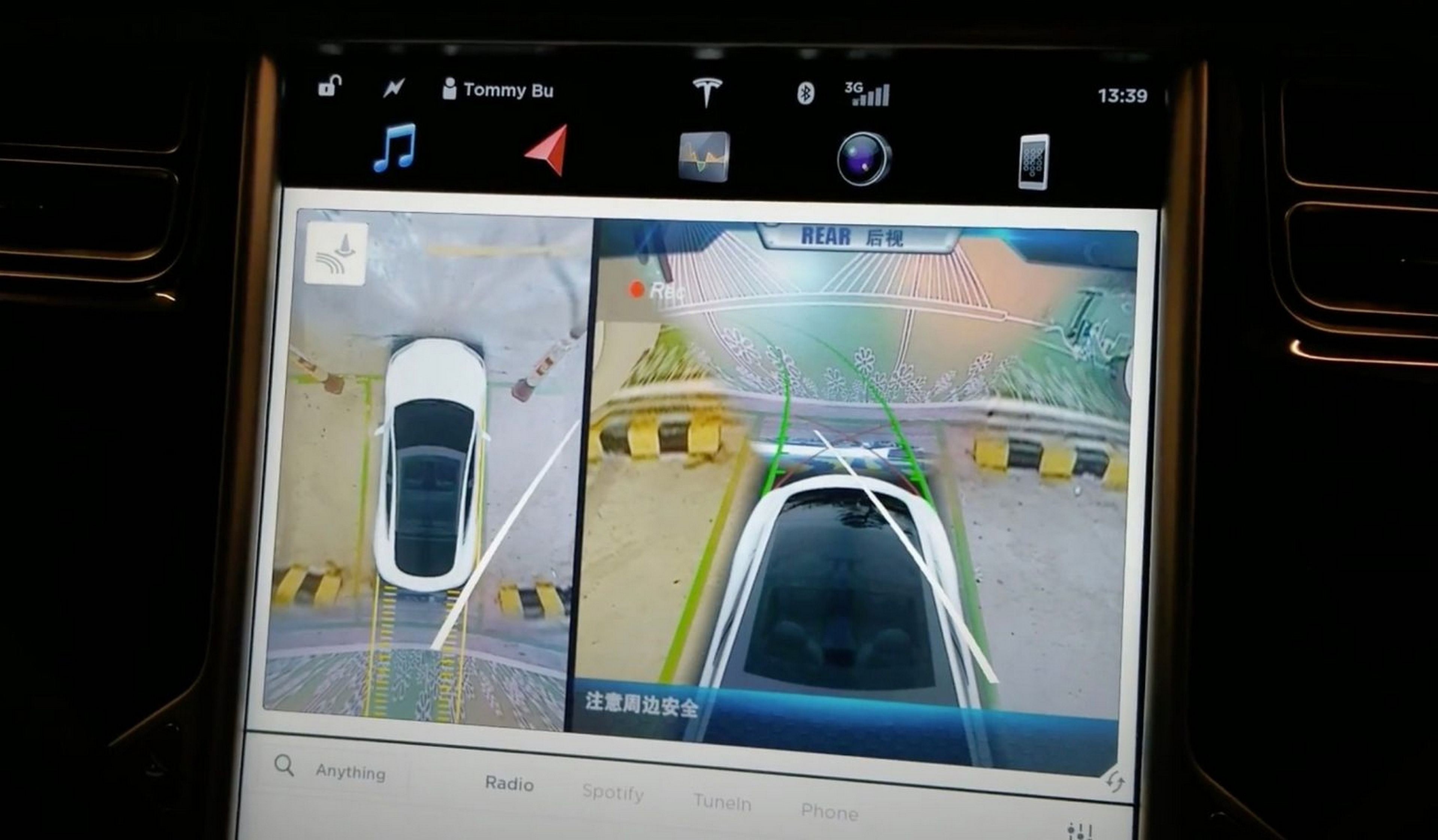 Tesla estrenará una 'vista de pájaro' para aparcar más fácilmente