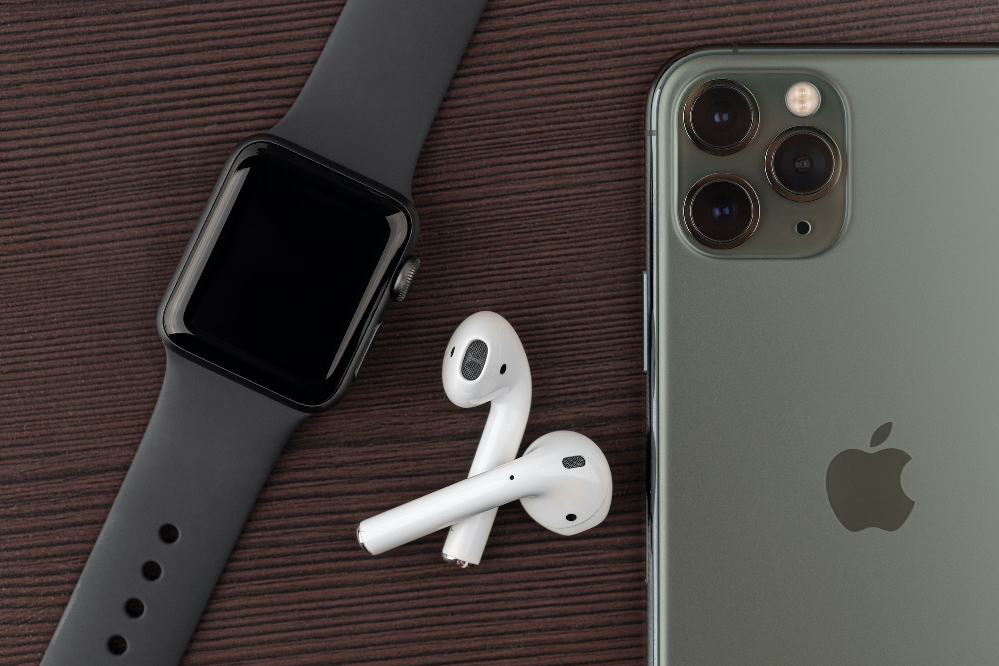 AirPods, iPhone 11 y Apple Watch