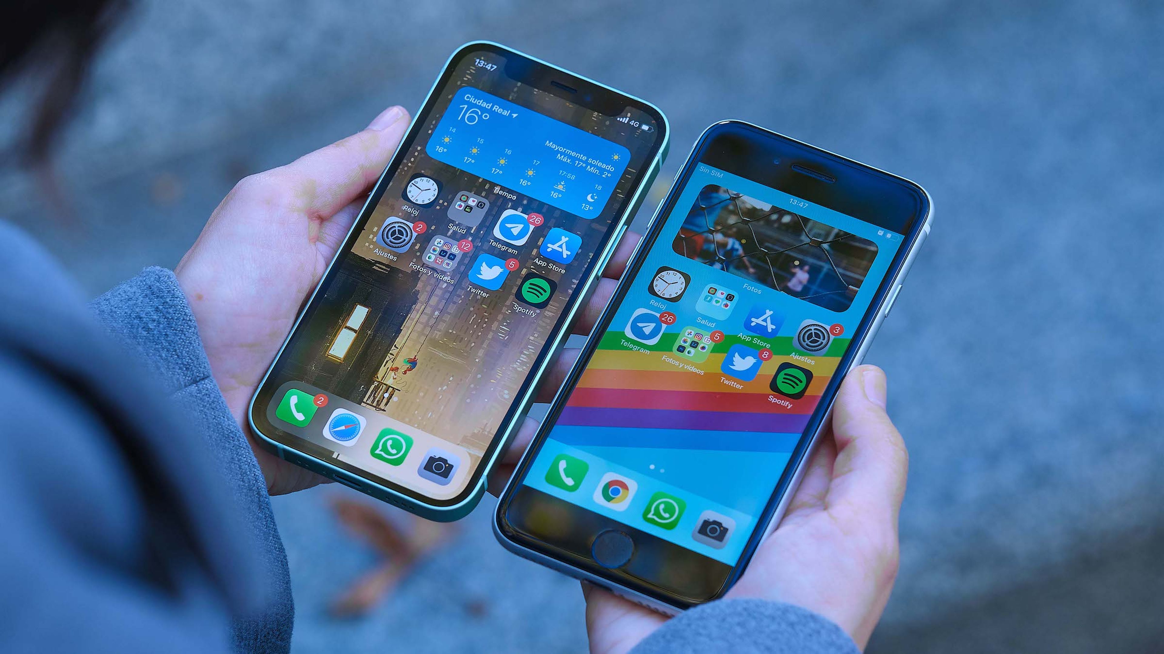 iPhone 12 Mini vs iPhone SE 2020, el "antiguo" compacto de Apple