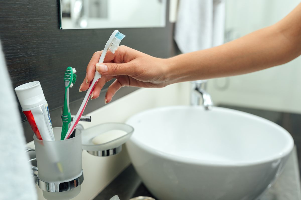 Llevas toda la vida guardando mal el cepillo de dientes: así es como debes  hacerlo