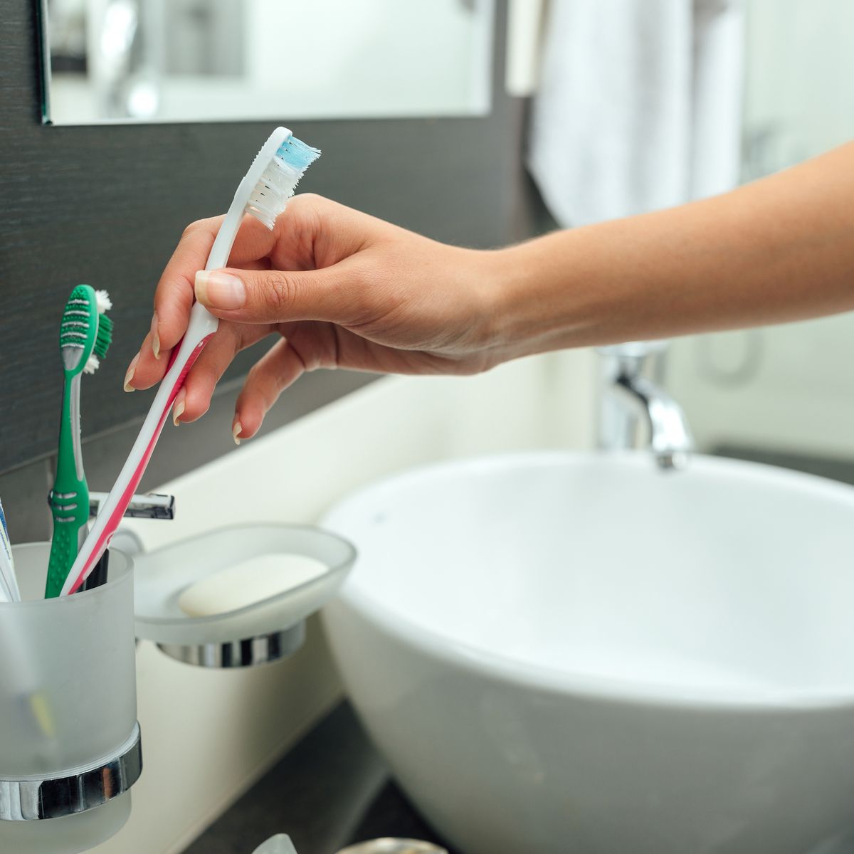 El cepillo eléctrico de  que dejará tu baño como nuevo por