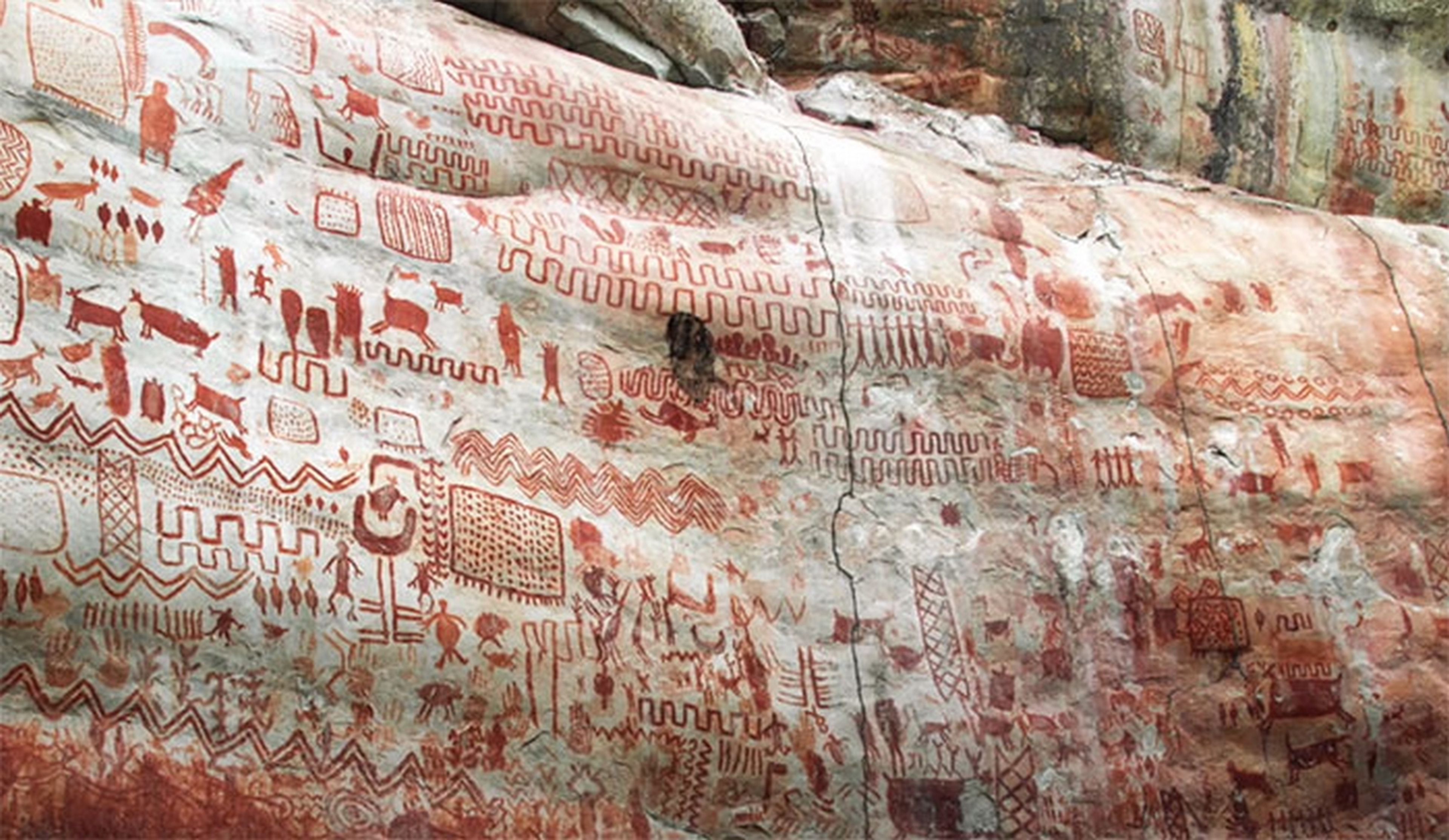 Descubren 10 kilómetros de pinturas rupestres ocultas en el Amazonas que muestran animales ya extinguidos