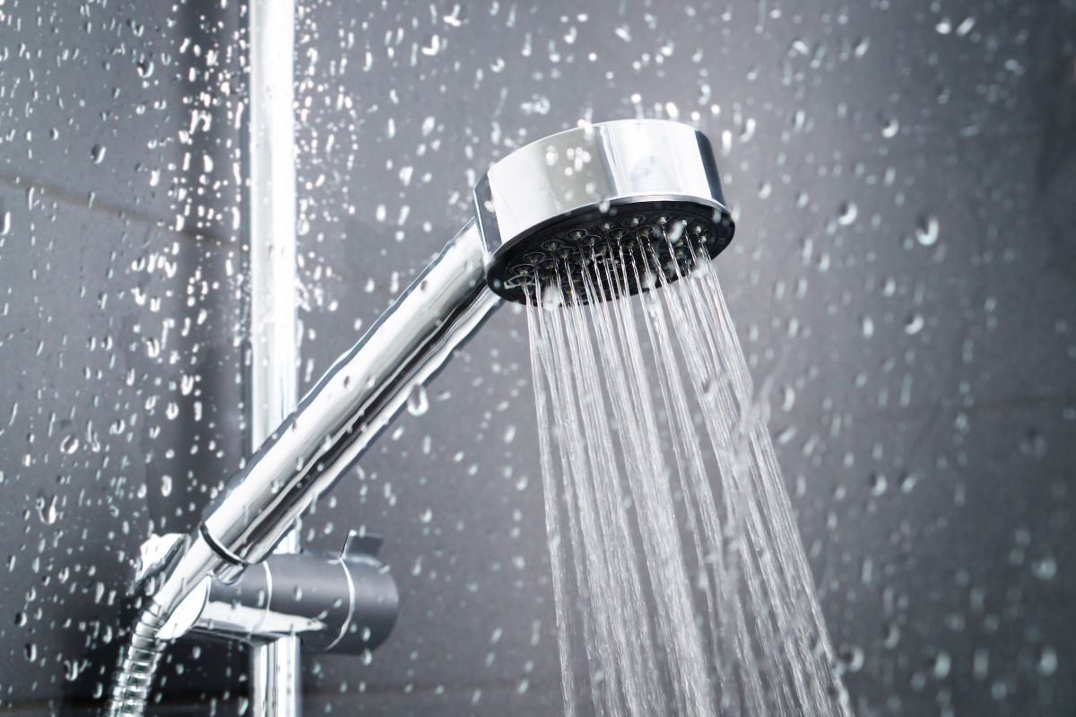 Cómo desatascar la ducha con trucos ecológicos y low cost